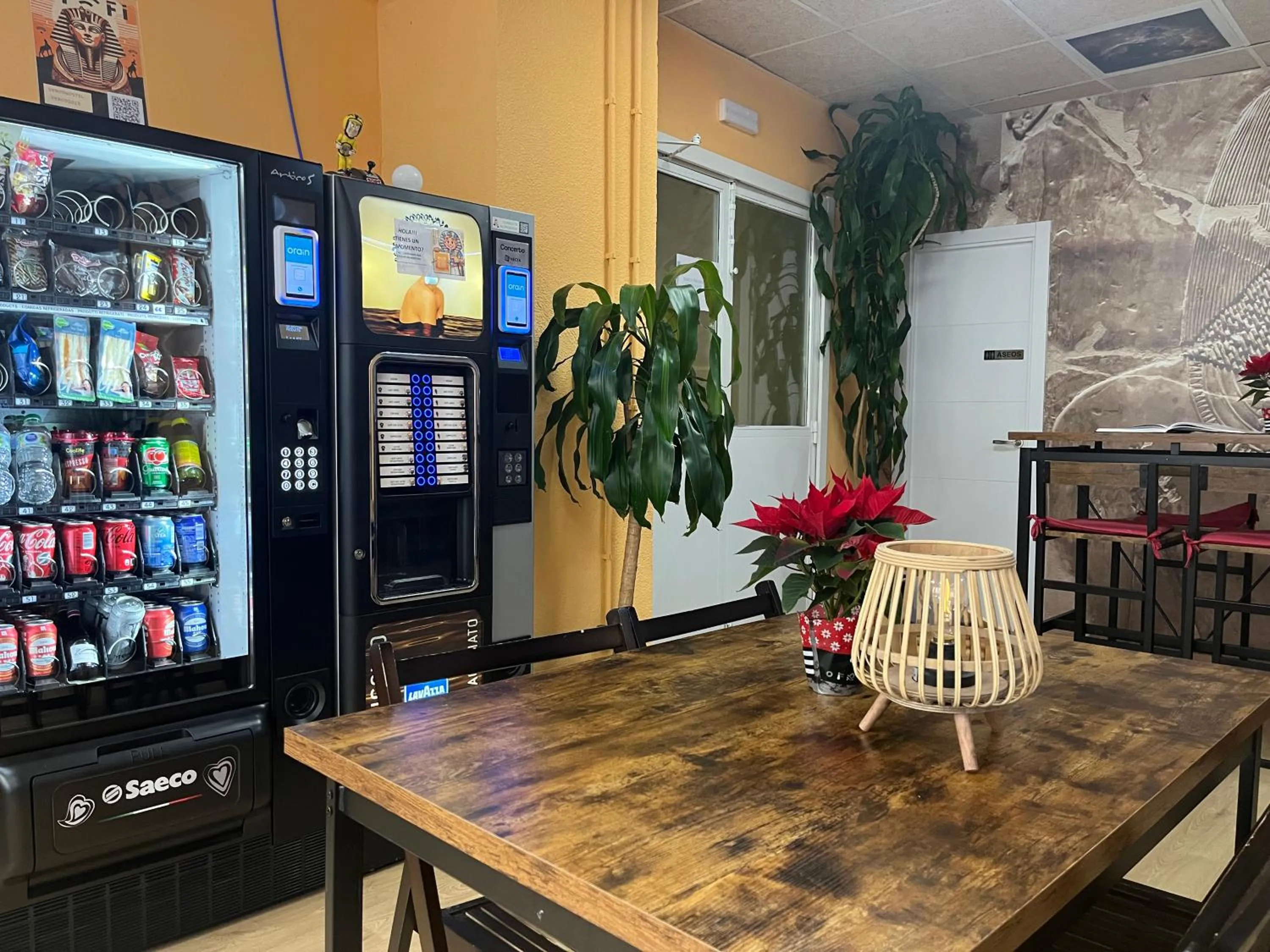 Living room in Debod Hostel