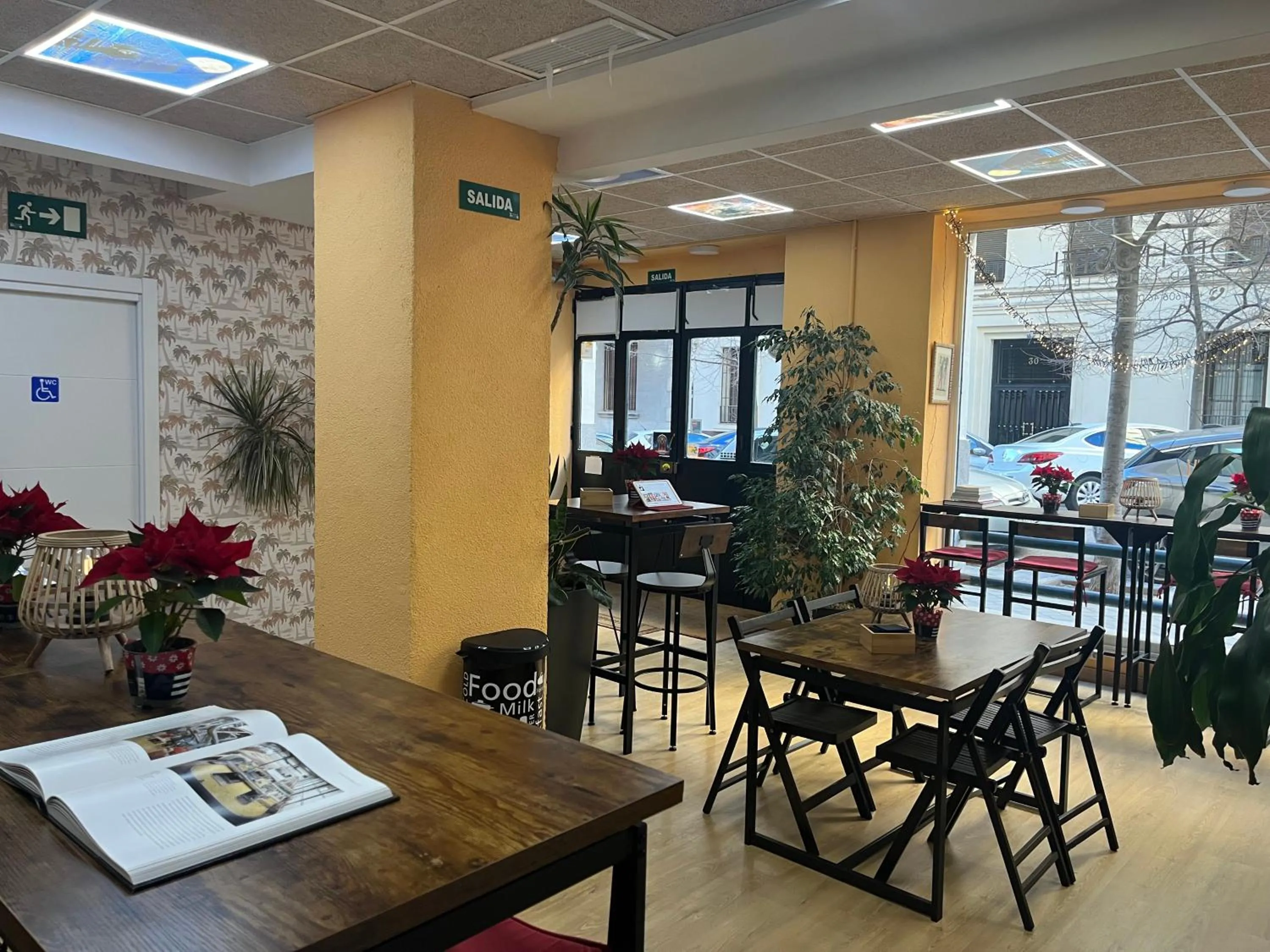 Living room in Debod Hostel