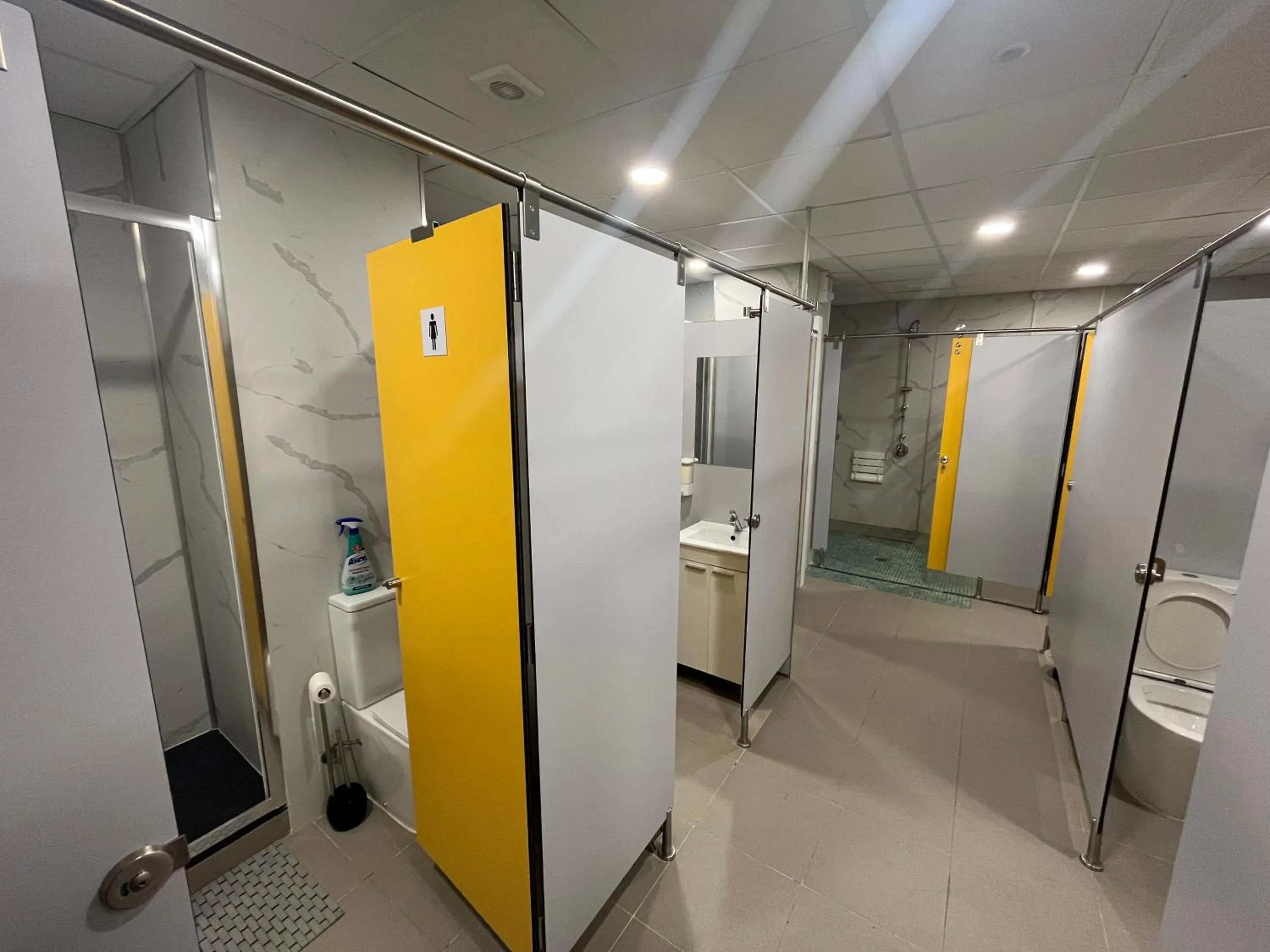 Bathroom in Debod Hostel