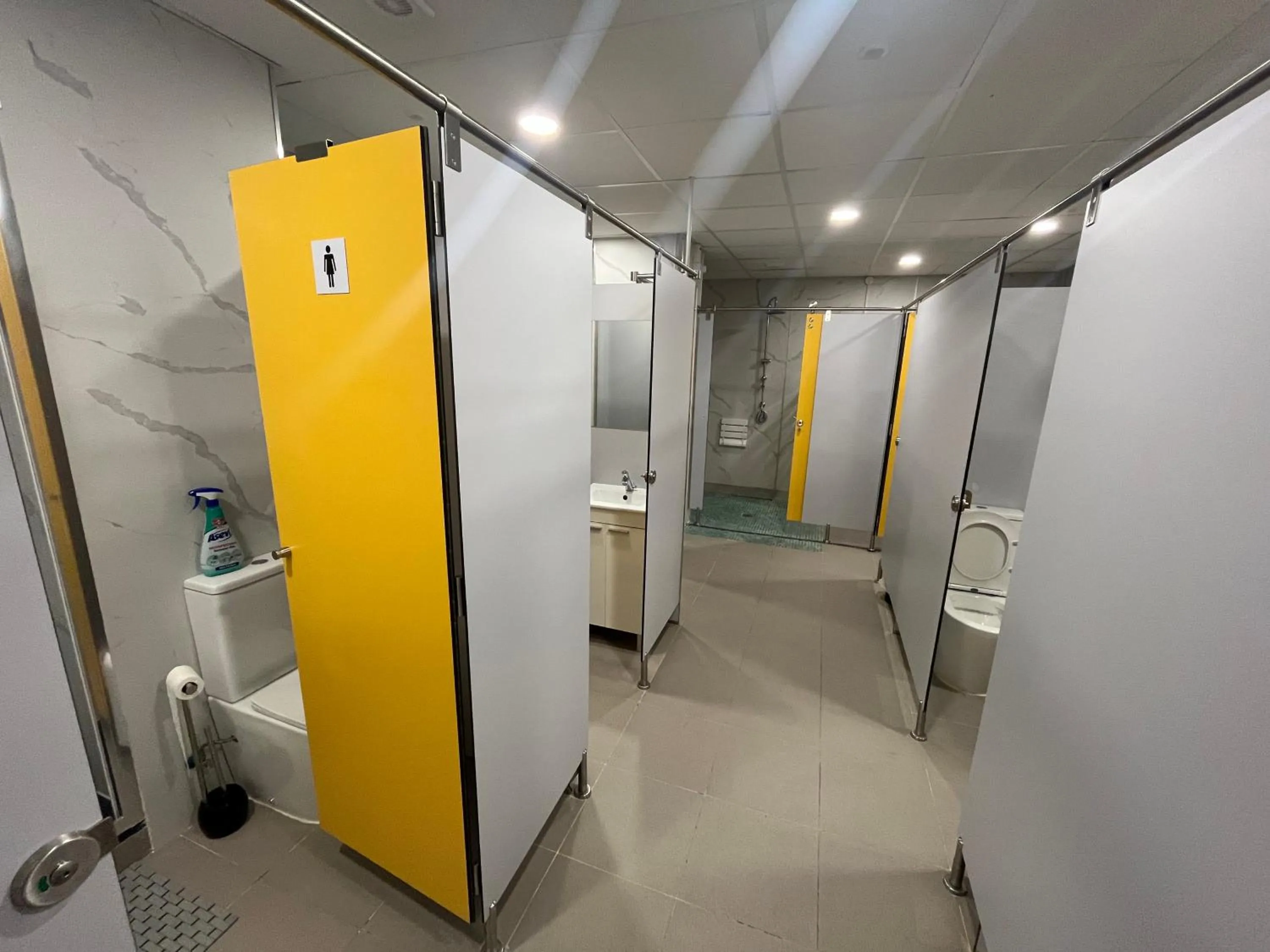 Bathroom in Debod Hostel