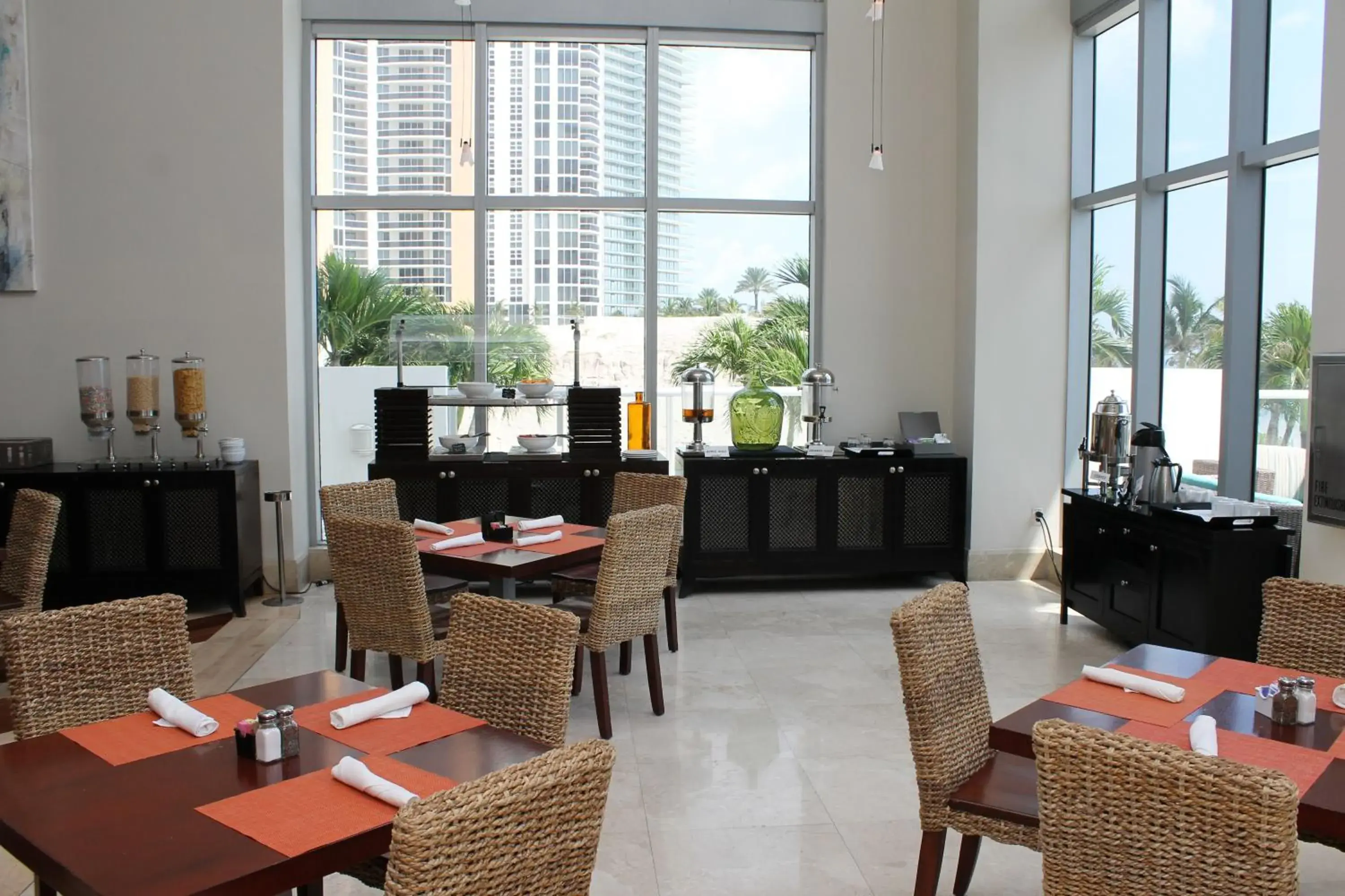 Restaurant/Places to Eat in Marenas Beach Resort
