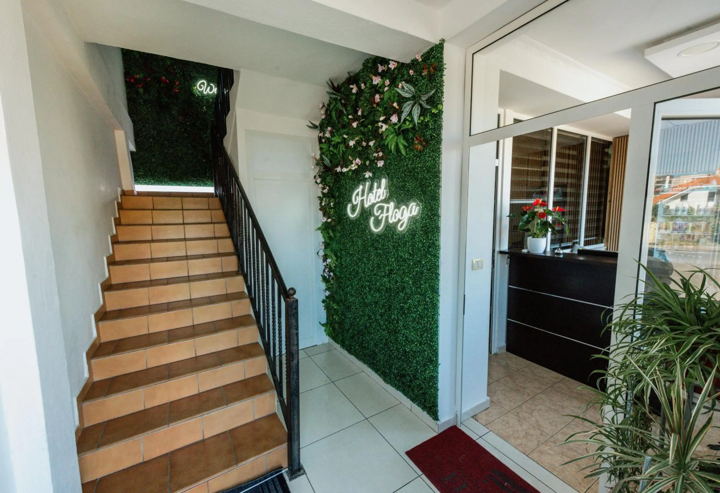 Facade/entrance in Hotel Floga