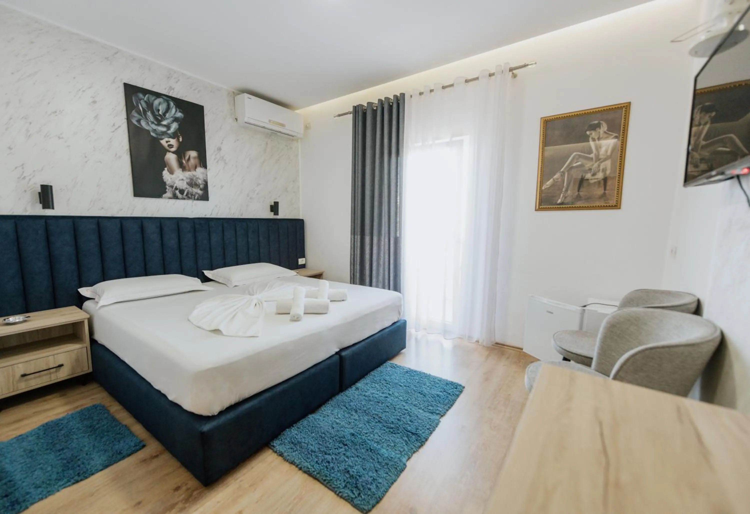 View (from property/room), Bed in Hotel Floga