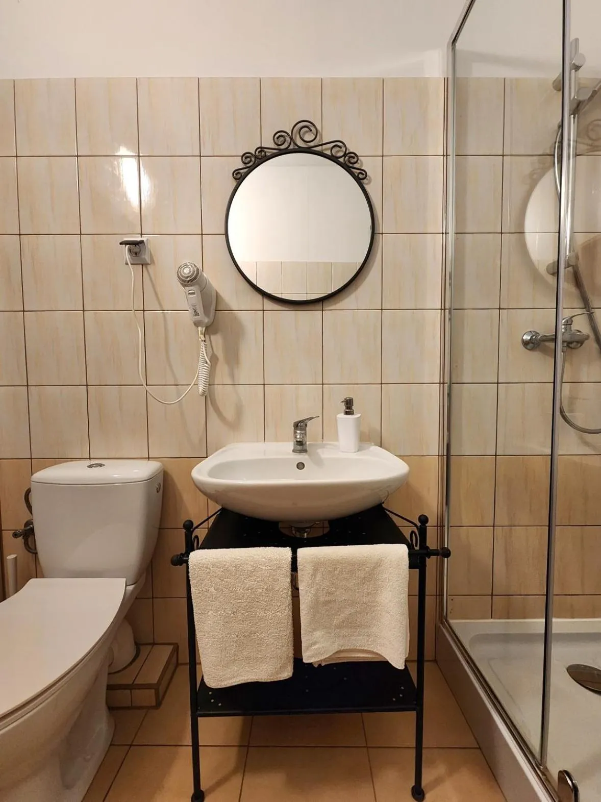 Shower in Hostel Zamość - pokoje gościnne - bezpłatny parking