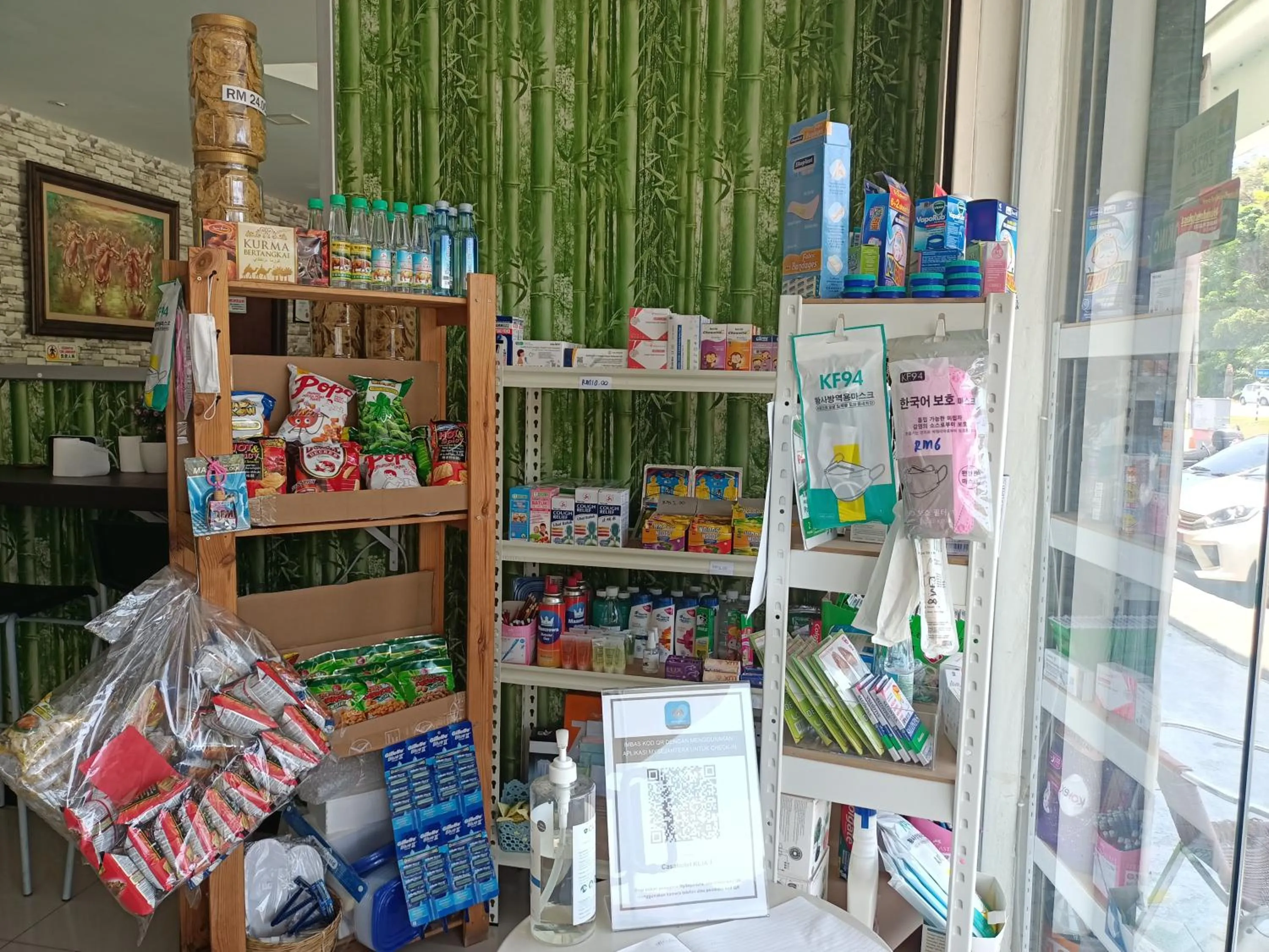 On-site shops in Casa Hotel near KLIA 1