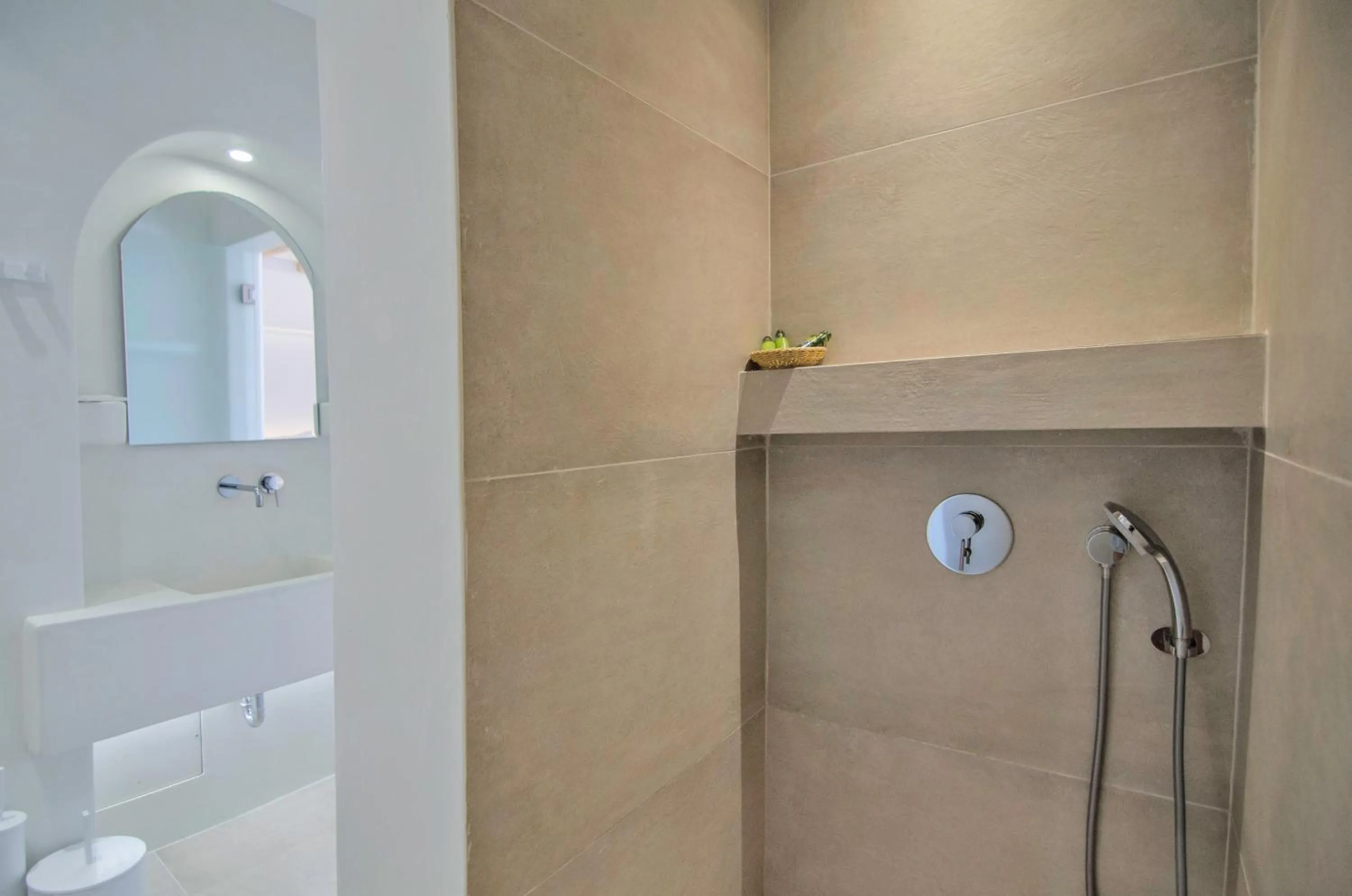 Shower in Kritikakis Village Hotel