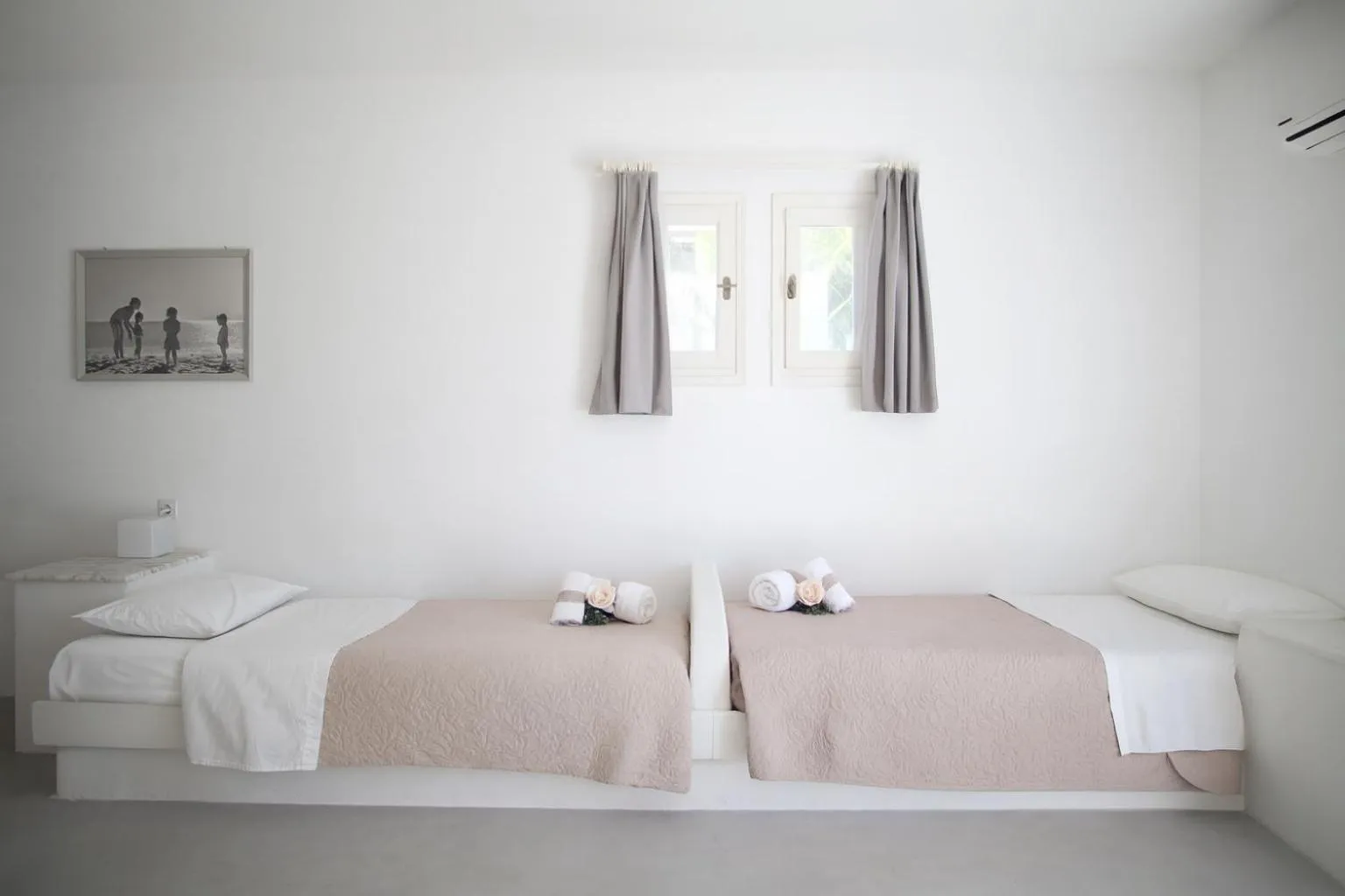 Bed in Kritikakis Village Hotel