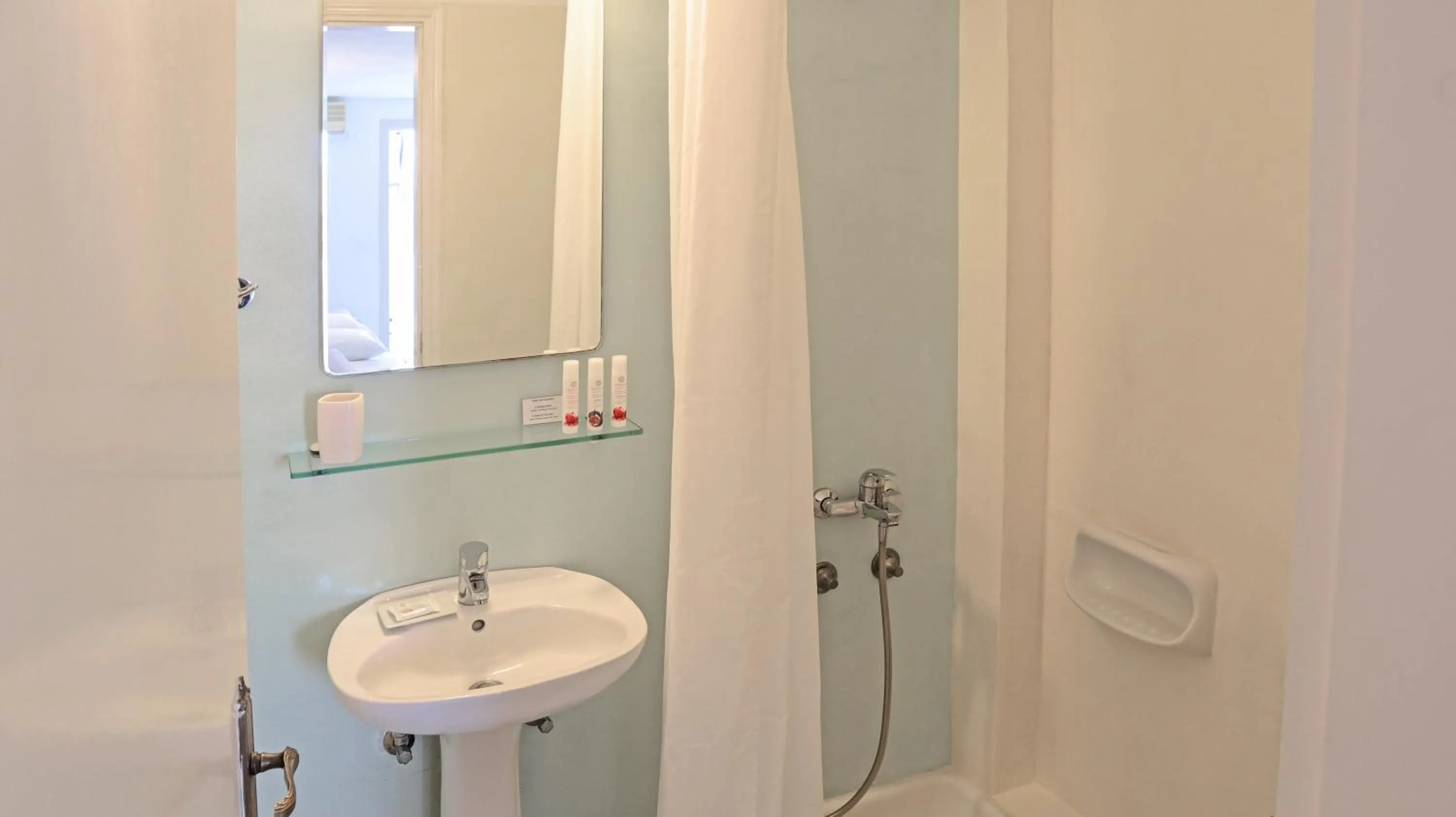 Bathroom in Kritikakis Village Hotel