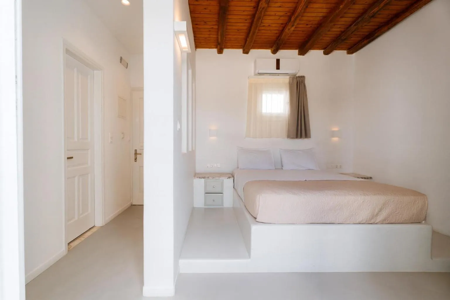 Bed in Kritikakis Village Hotel