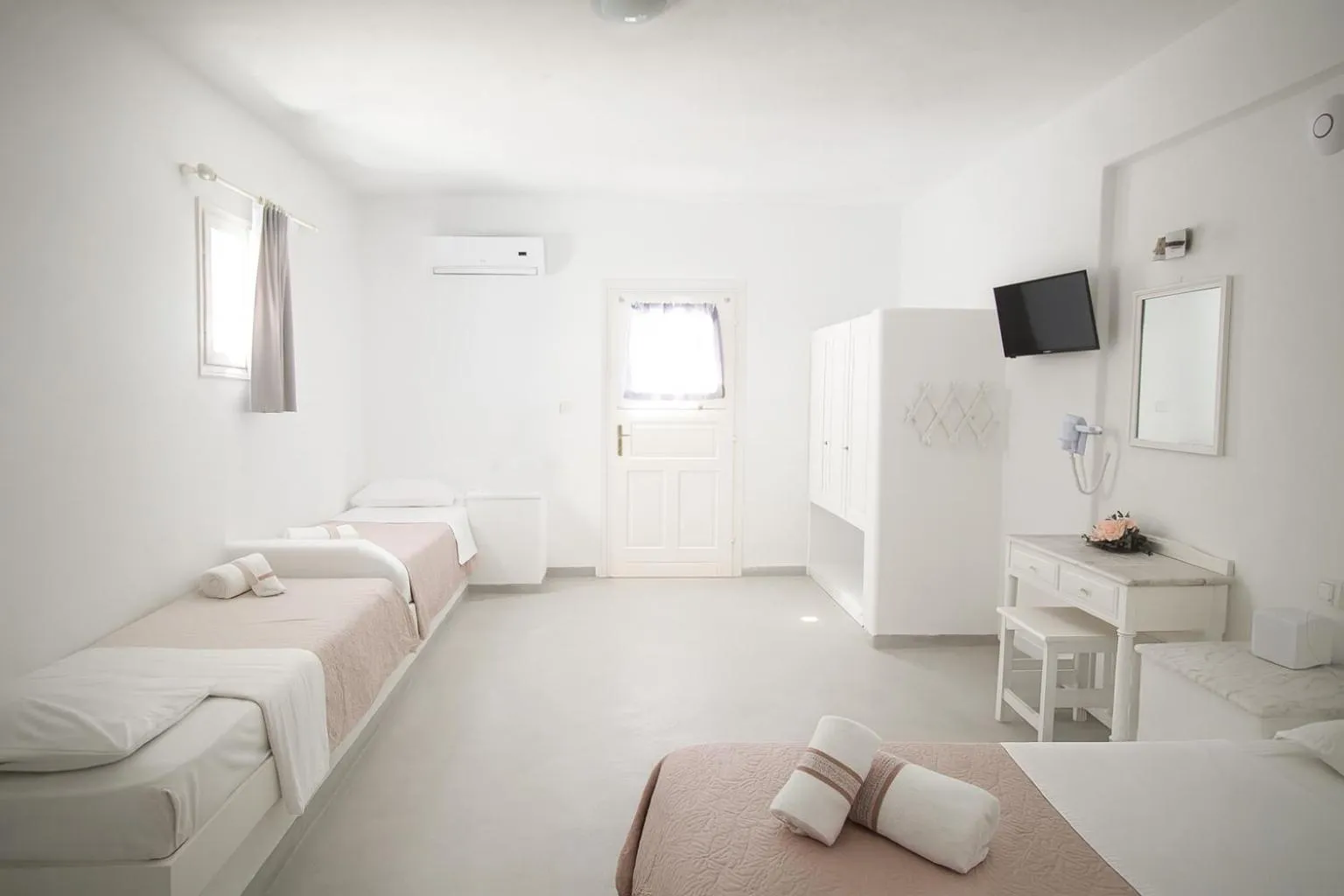 Bed in Kritikakis Village Hotel