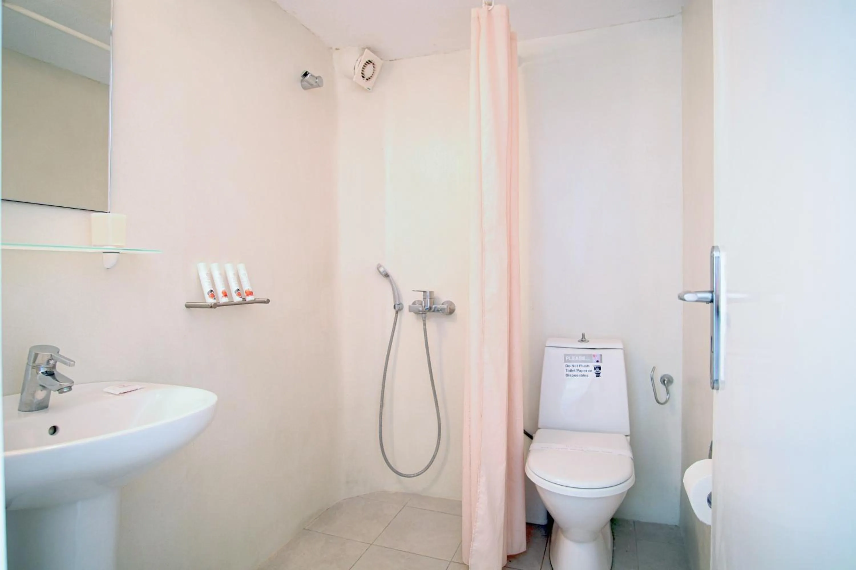 Shower in Kritikakis Village Hotel