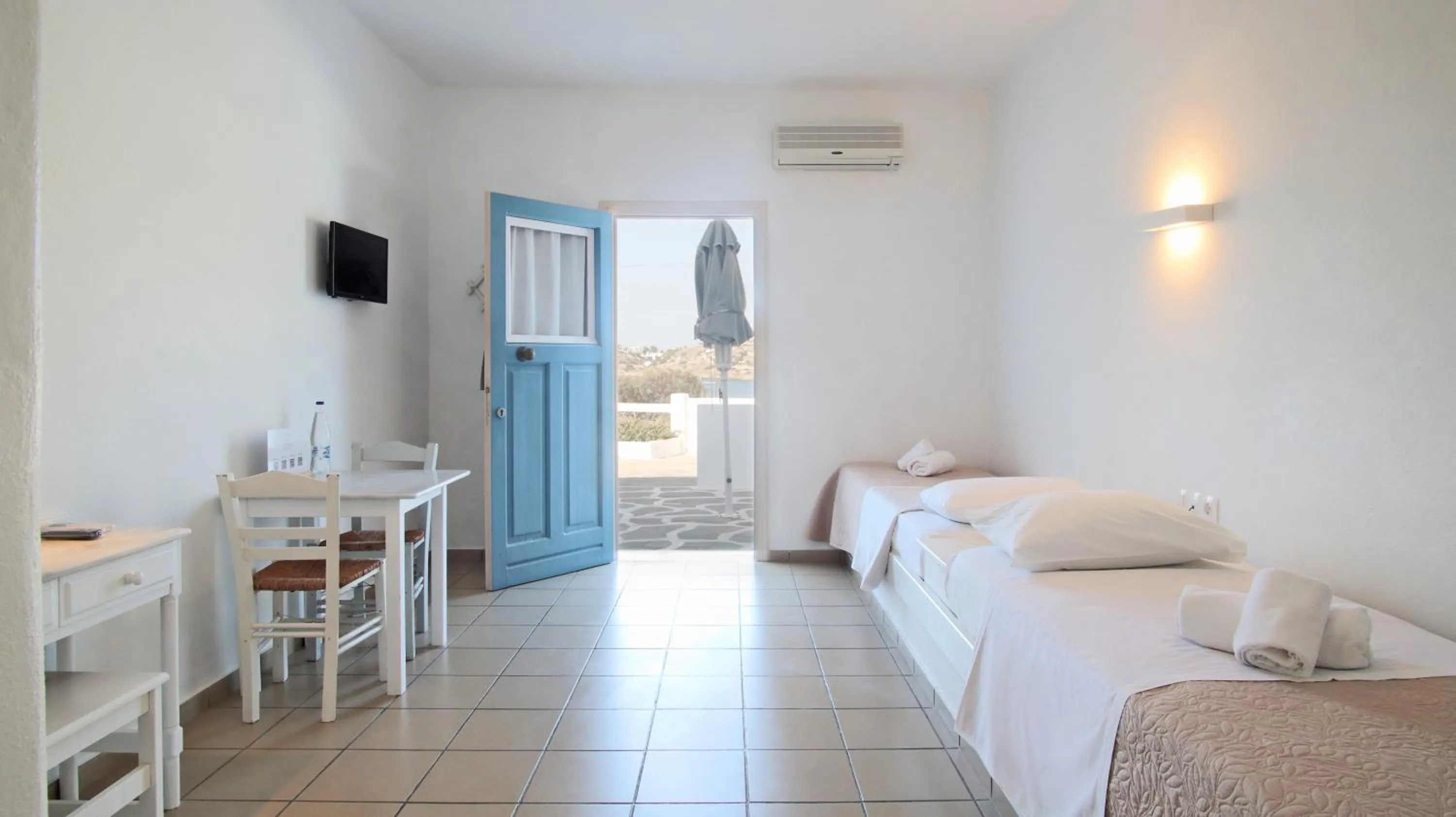 Bed in Kritikakis Village Hotel