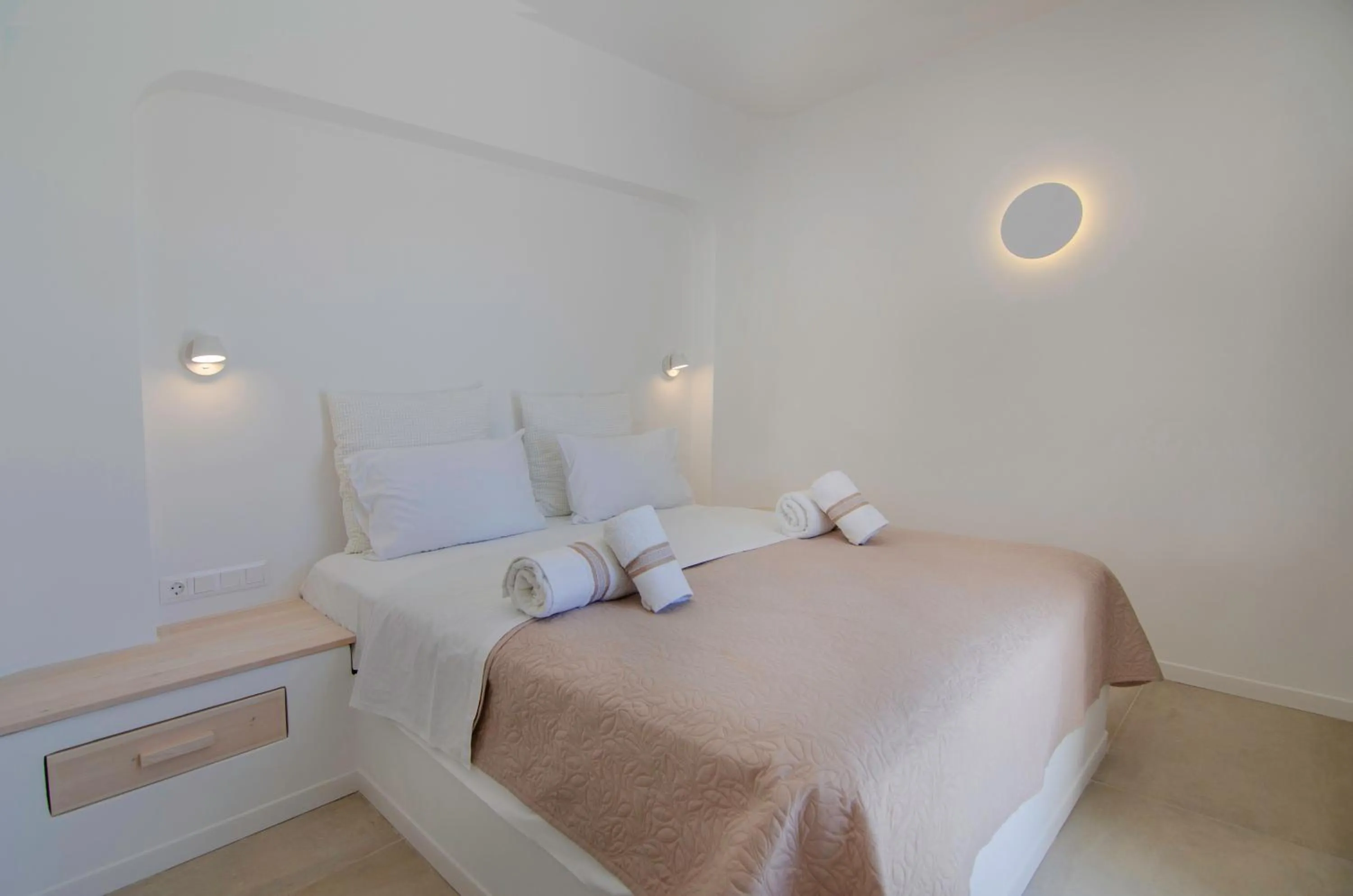 Bed in Kritikakis Village Hotel