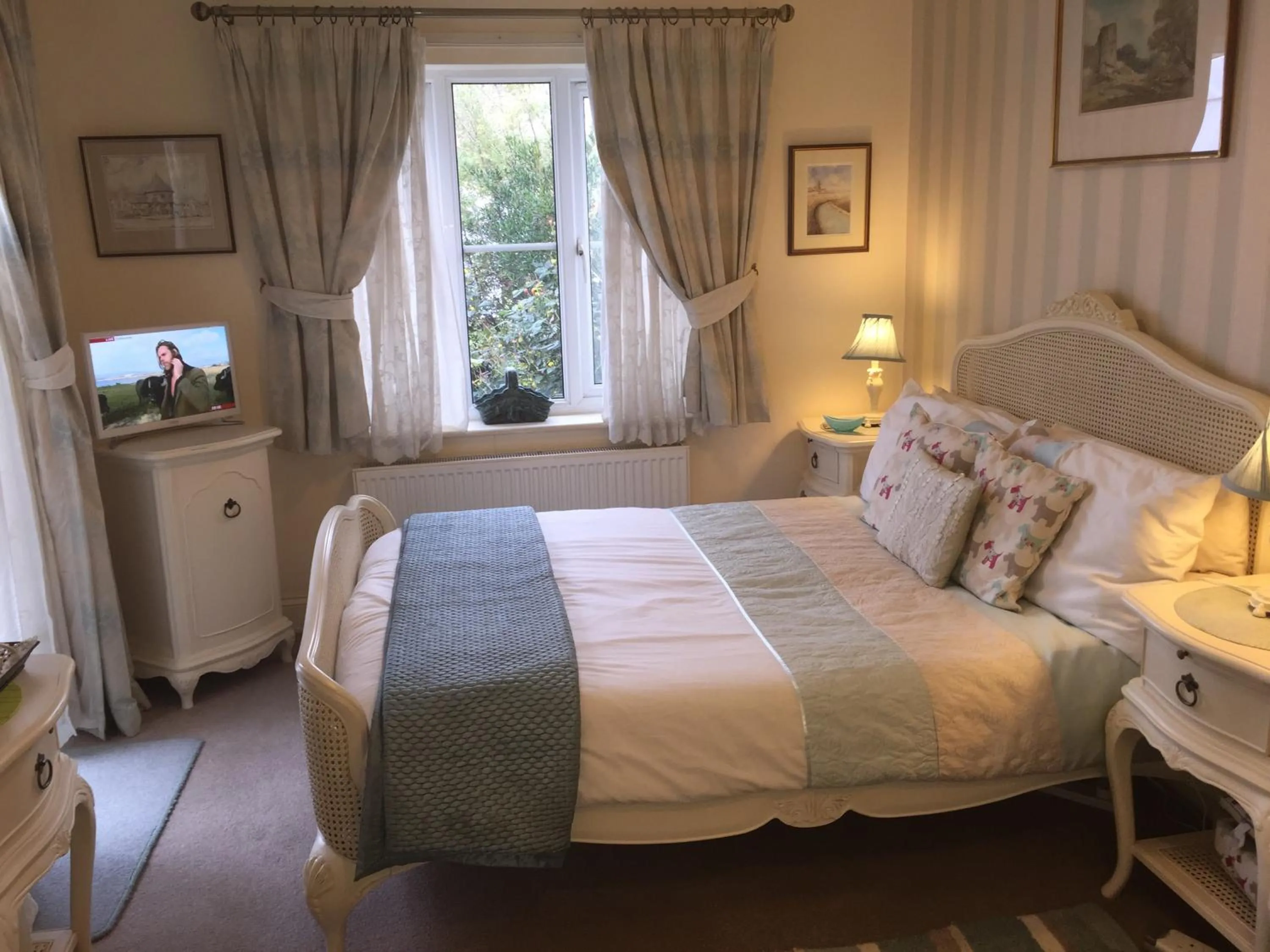 Bed in Copperfields Guest House