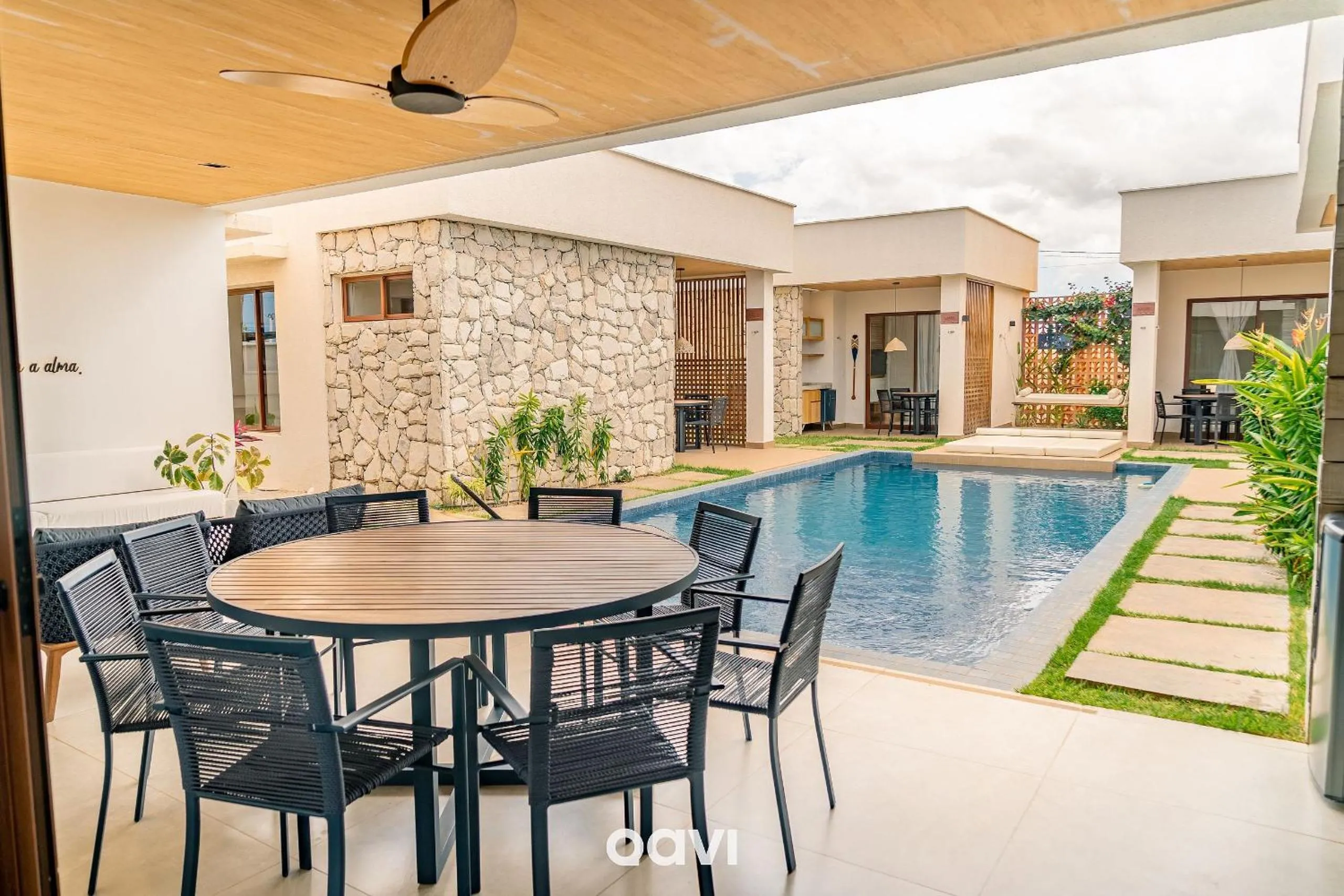 Swimming pool in Villa Makani no Shamballa by Qavi