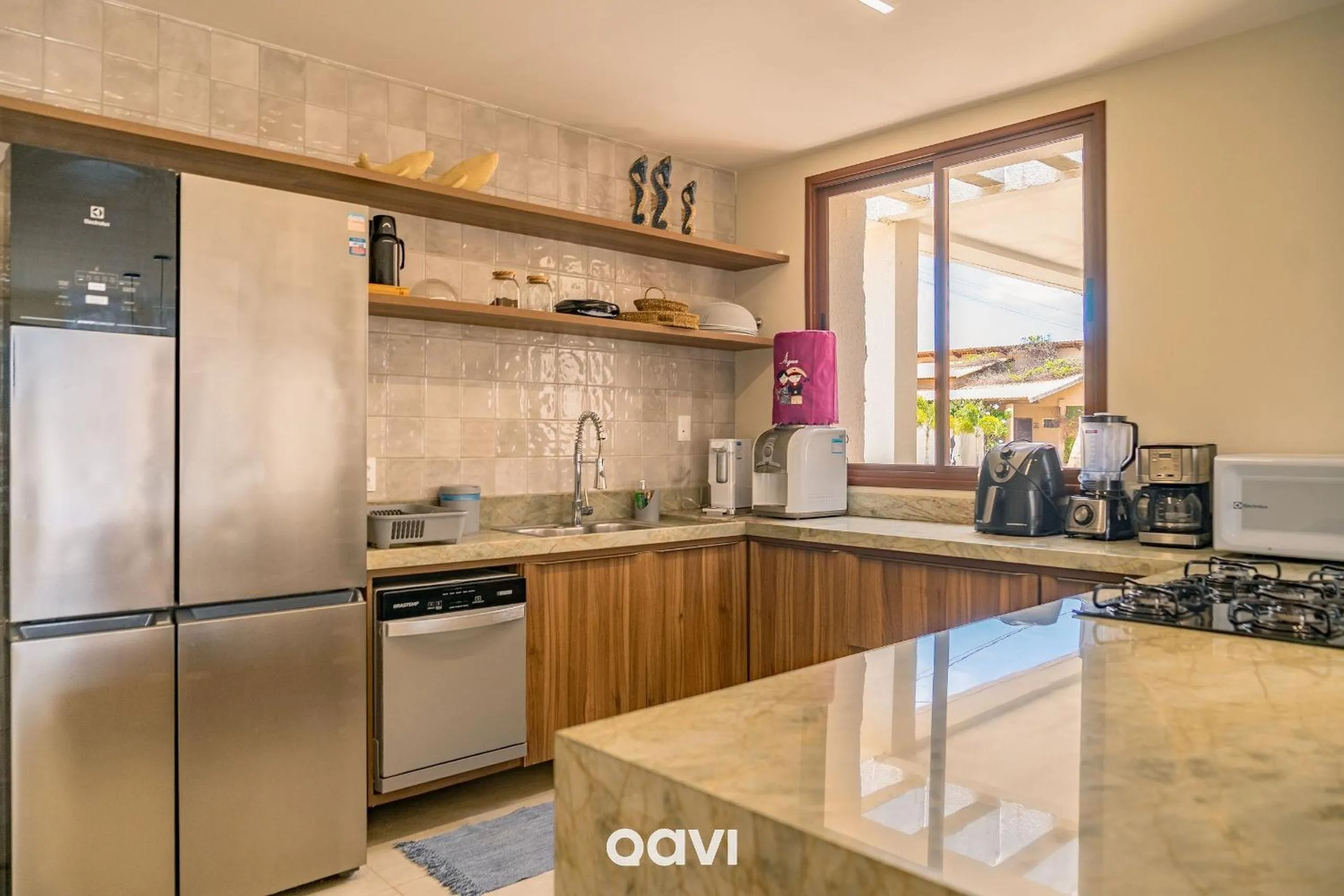 Kitchen or kitchenette in Villa Makani no Shamballa by Qavi