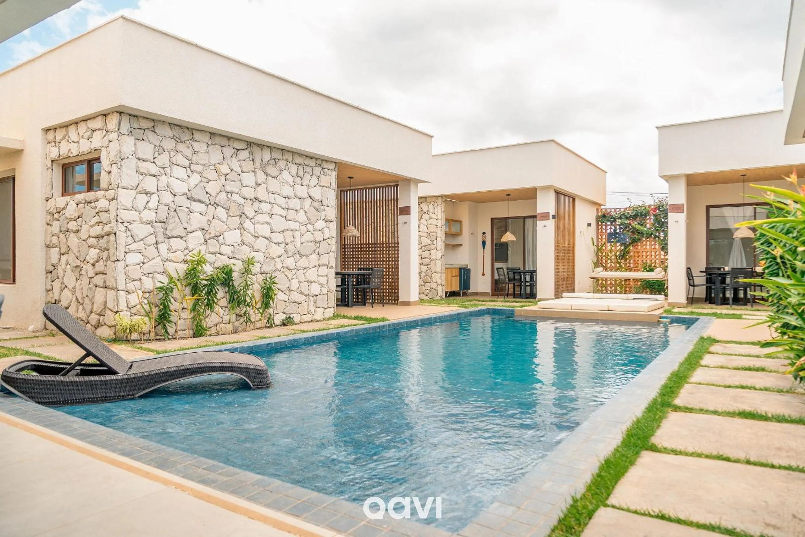 Swimming pool in Villa Makani no Shamballa by Qavi