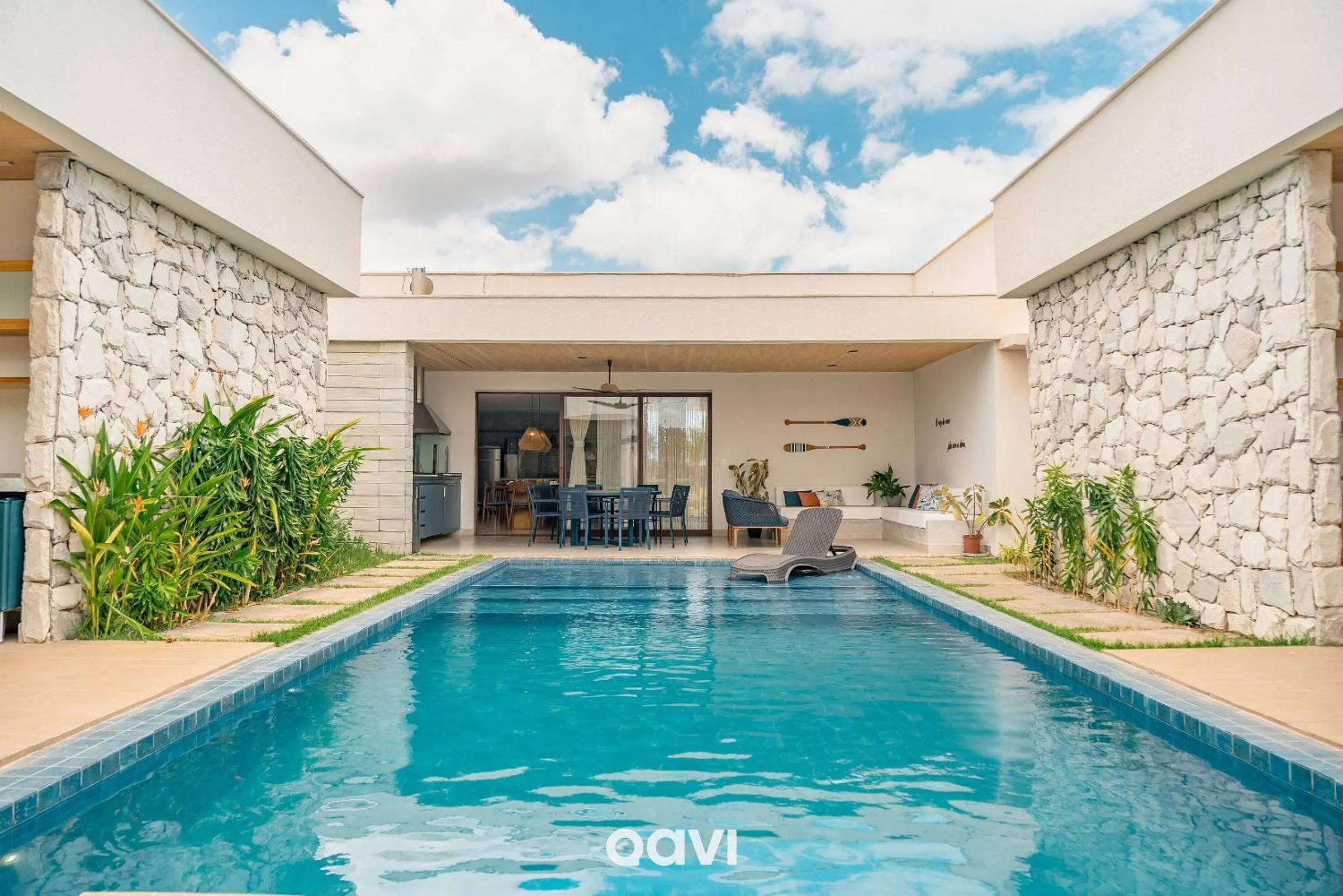 Swimming pool in Villa Makani no Shamballa by Qavi
