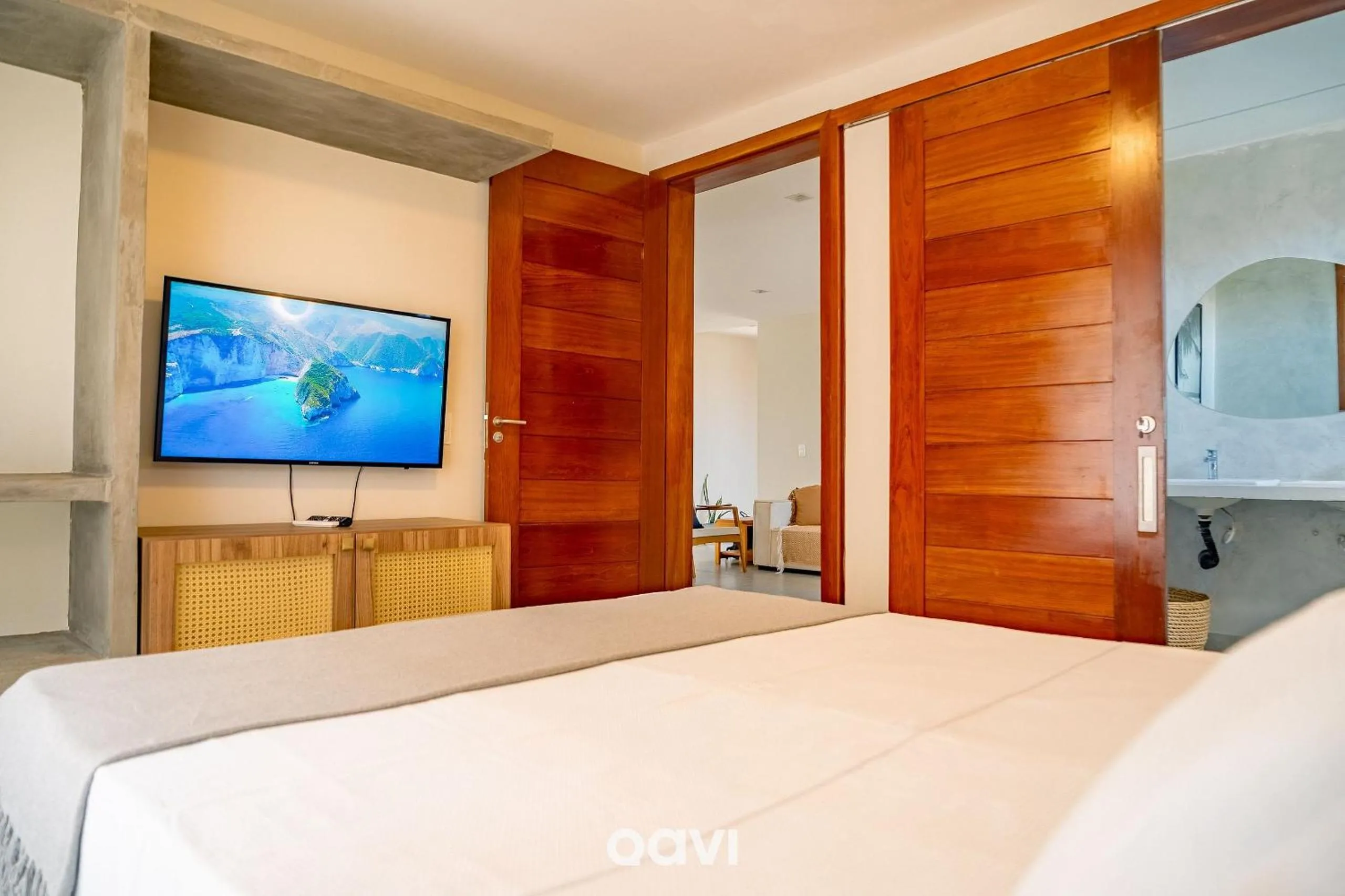 Bedroom, Bed in Villa Makani no Shamballa by Qavi