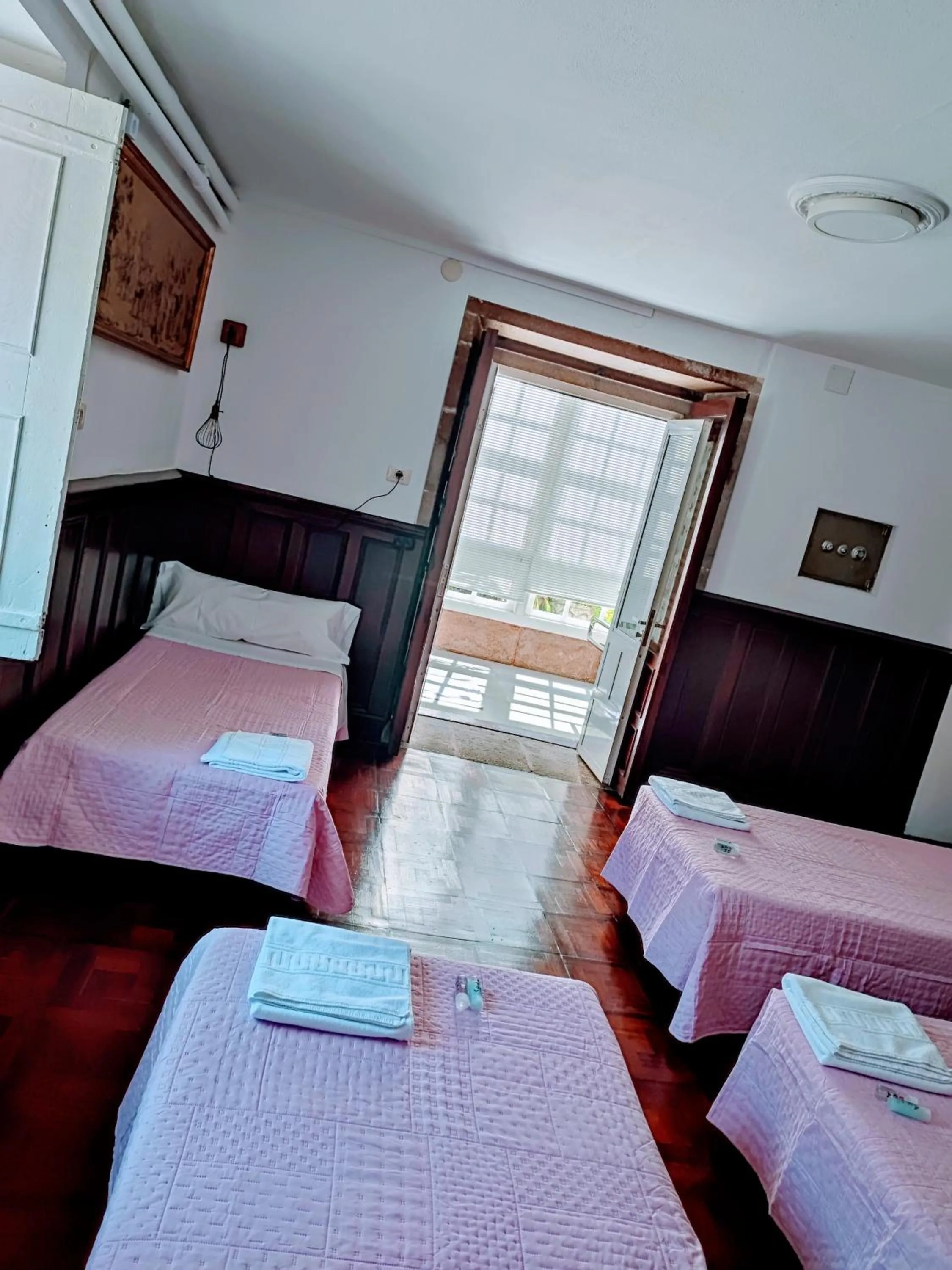 Toilet, Bed in Pension-Albergue Don Alvaro