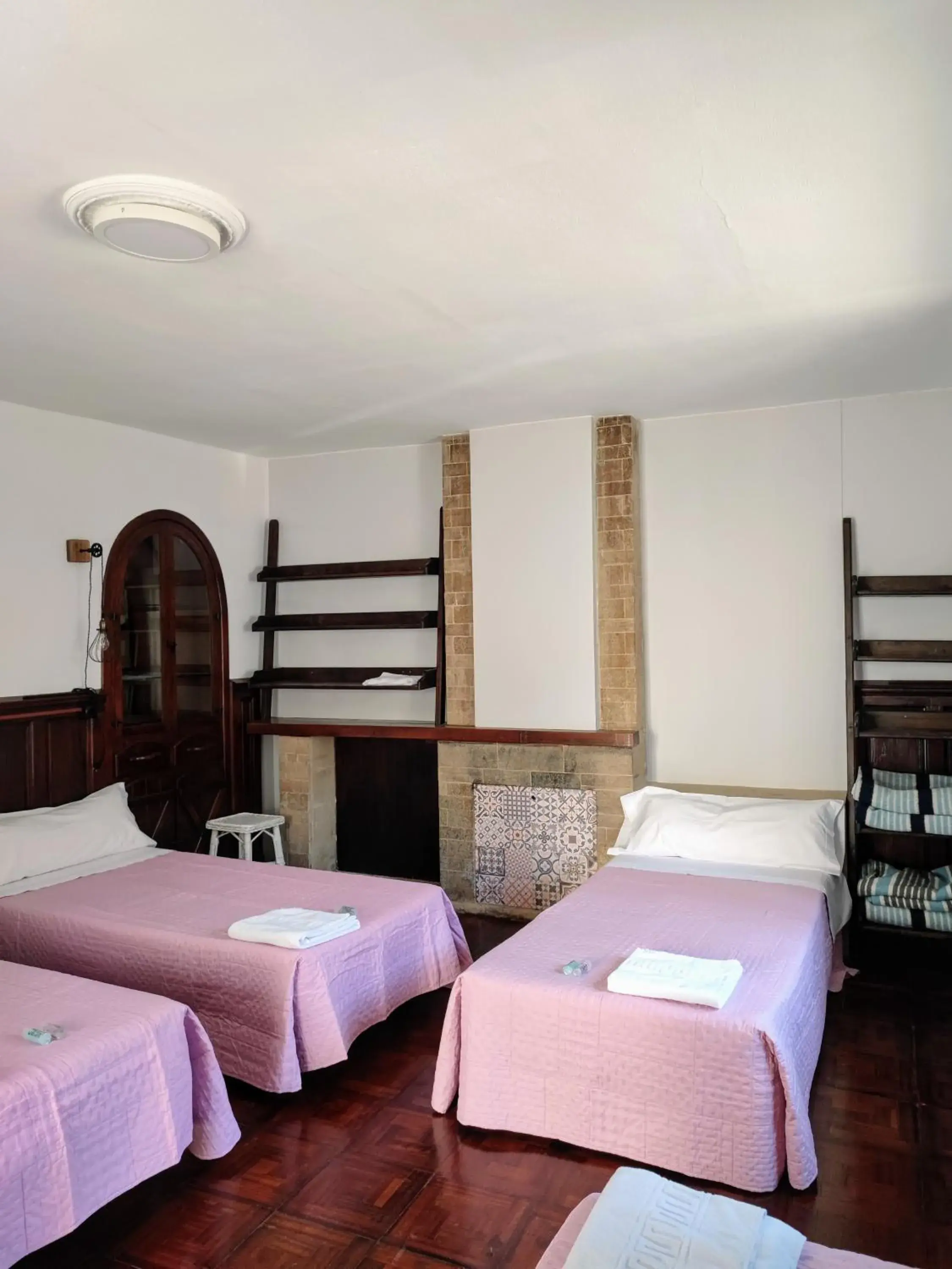 Quadruple Room with Private Bathroom in Pension-Albergue Don Alvaro Quadruple Room with Private Bathroom in Pension-Albergue Don Alvaro