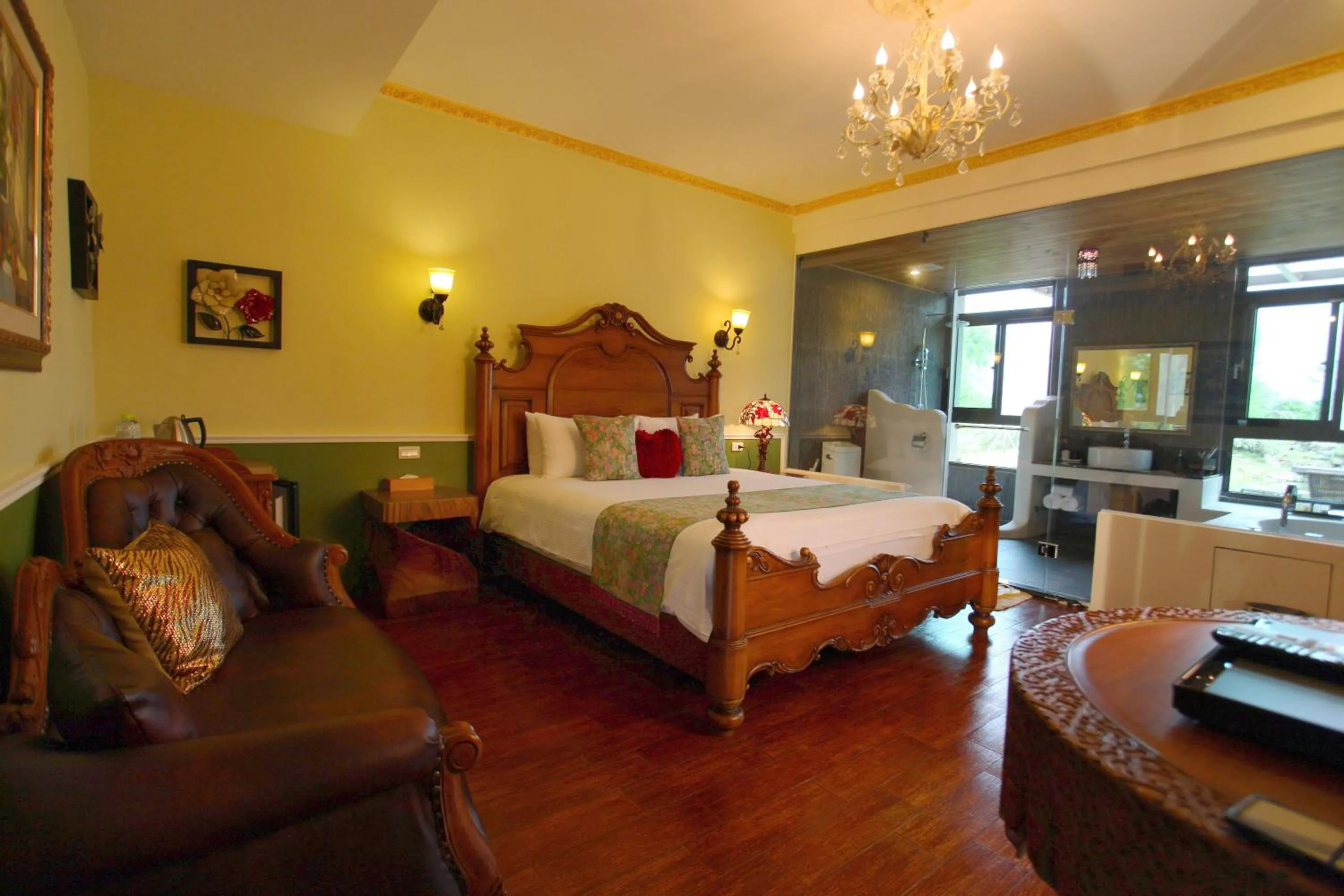 King Room with Garden View in Full Sweet Inn