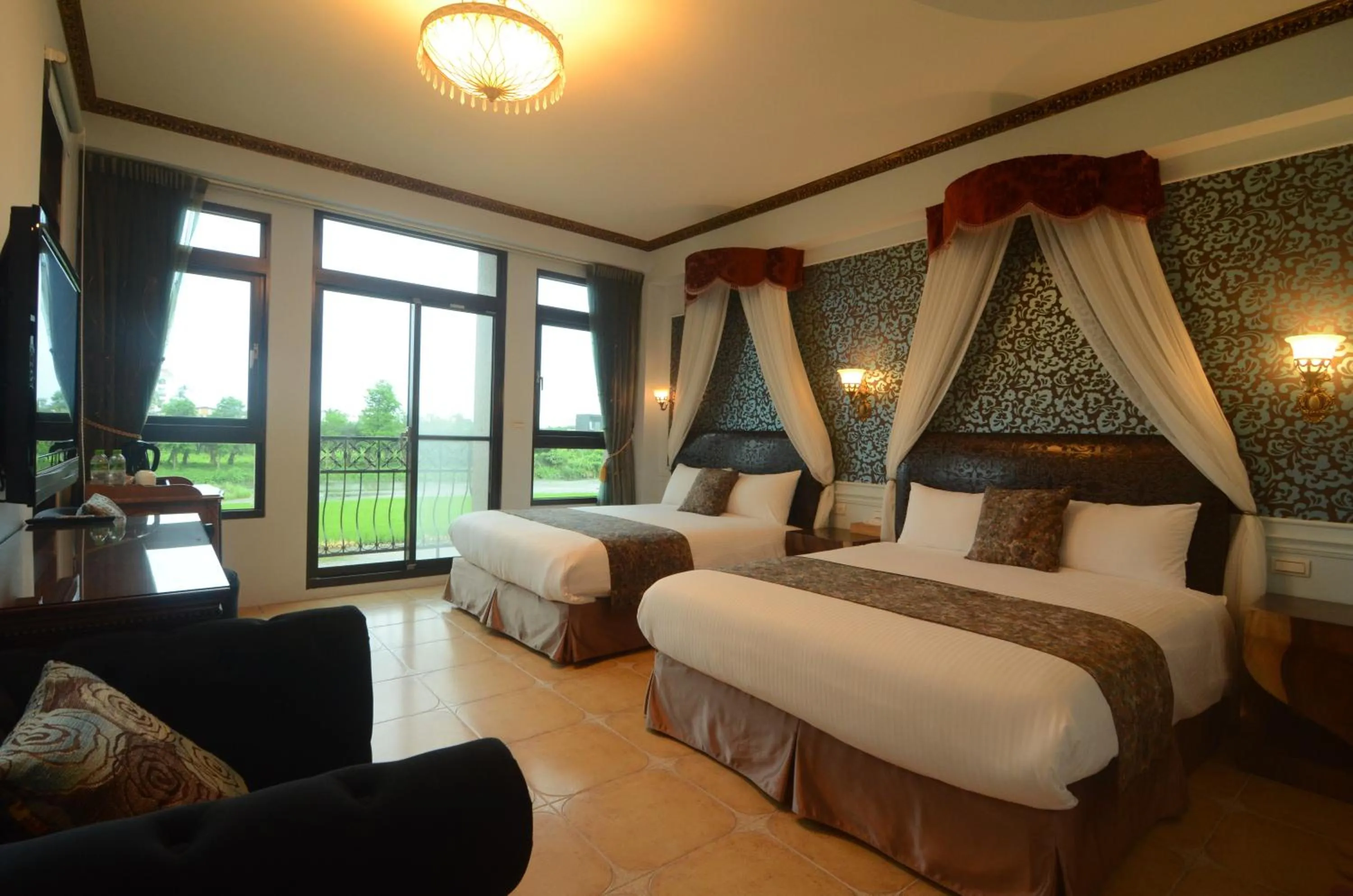 Family Room with Bath in Full Sweet Inn