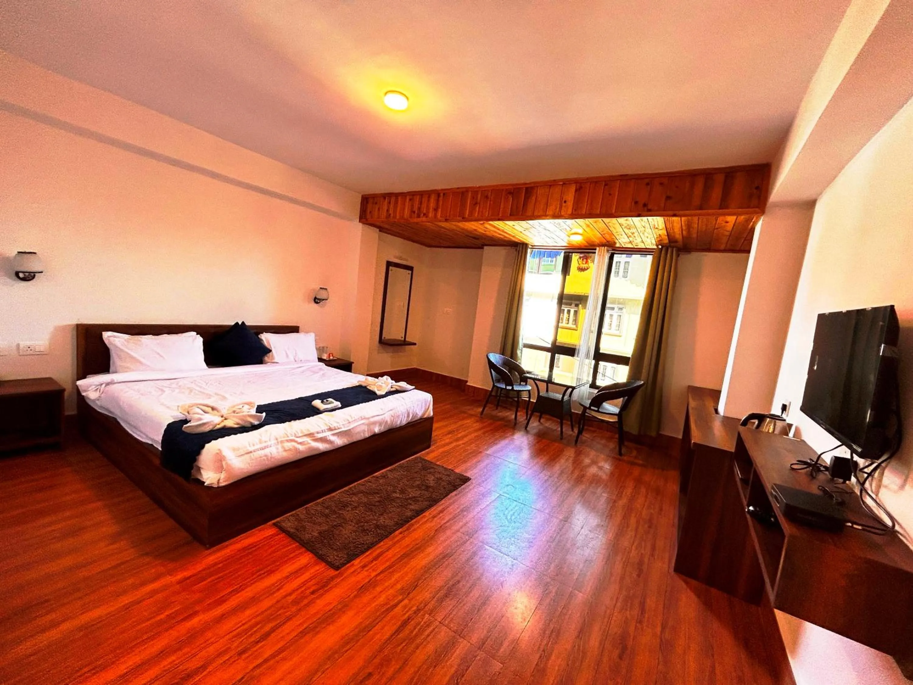 Living room, Bed in DISHA SILVER PEAK Hotel