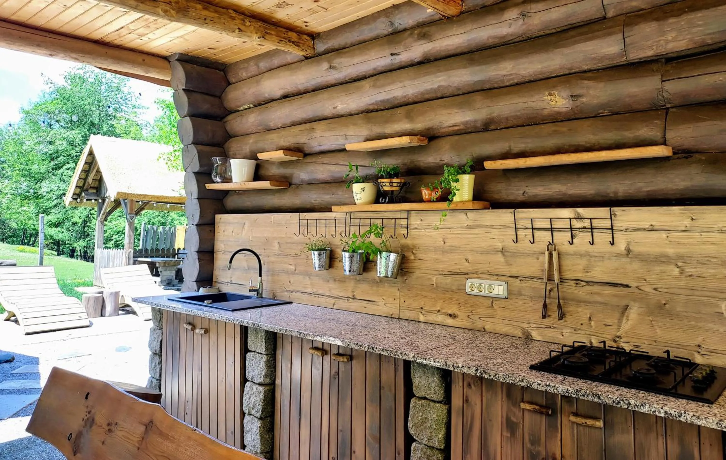 Patio in Koča na samem