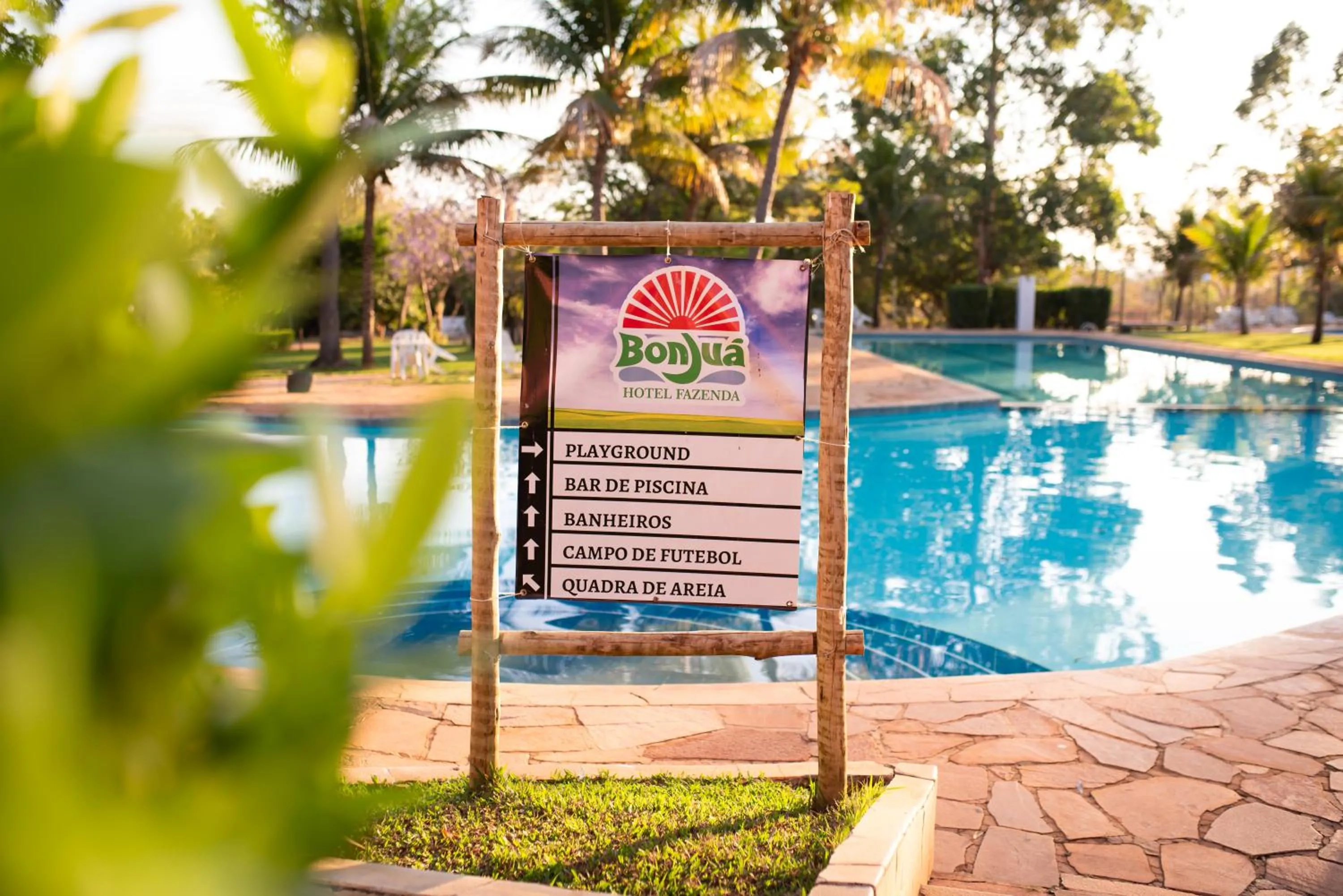 Swimming pool in Hotel Fazenda Bonjuá