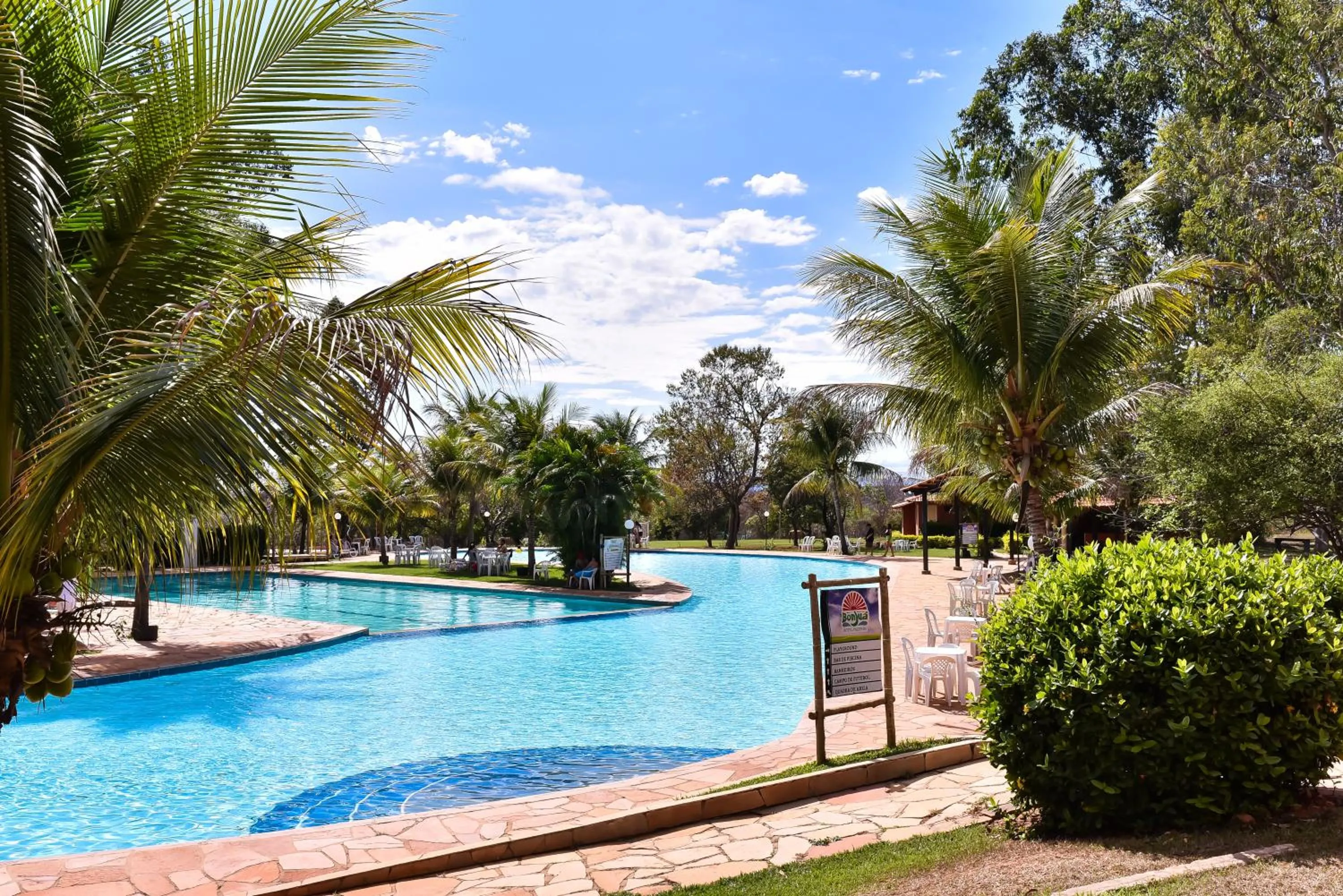 Swimming pool in Hotel Fazenda Bonjuá