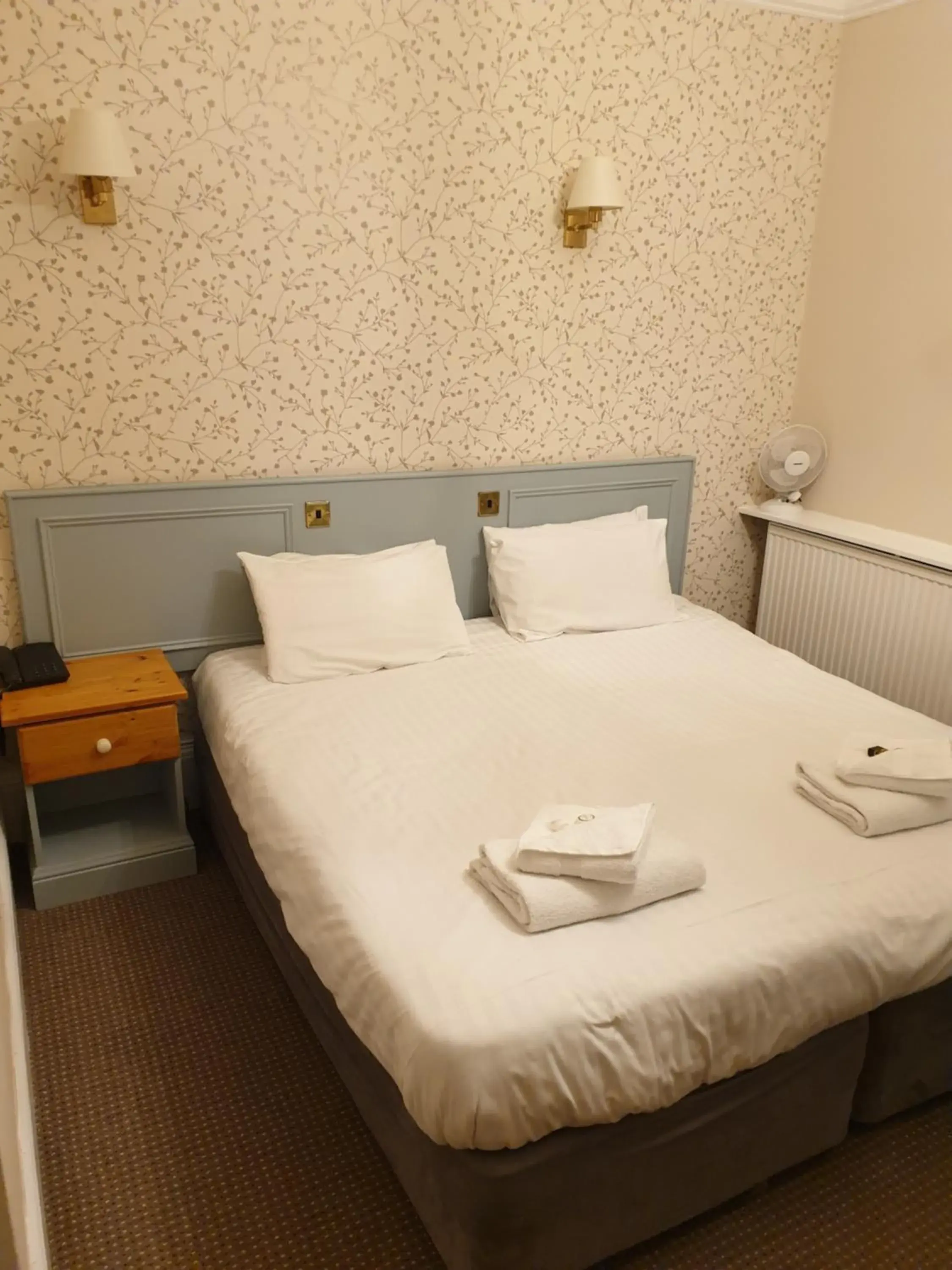 Bedroom, Bed in Fieldways Bedroom, Bed in Fieldways