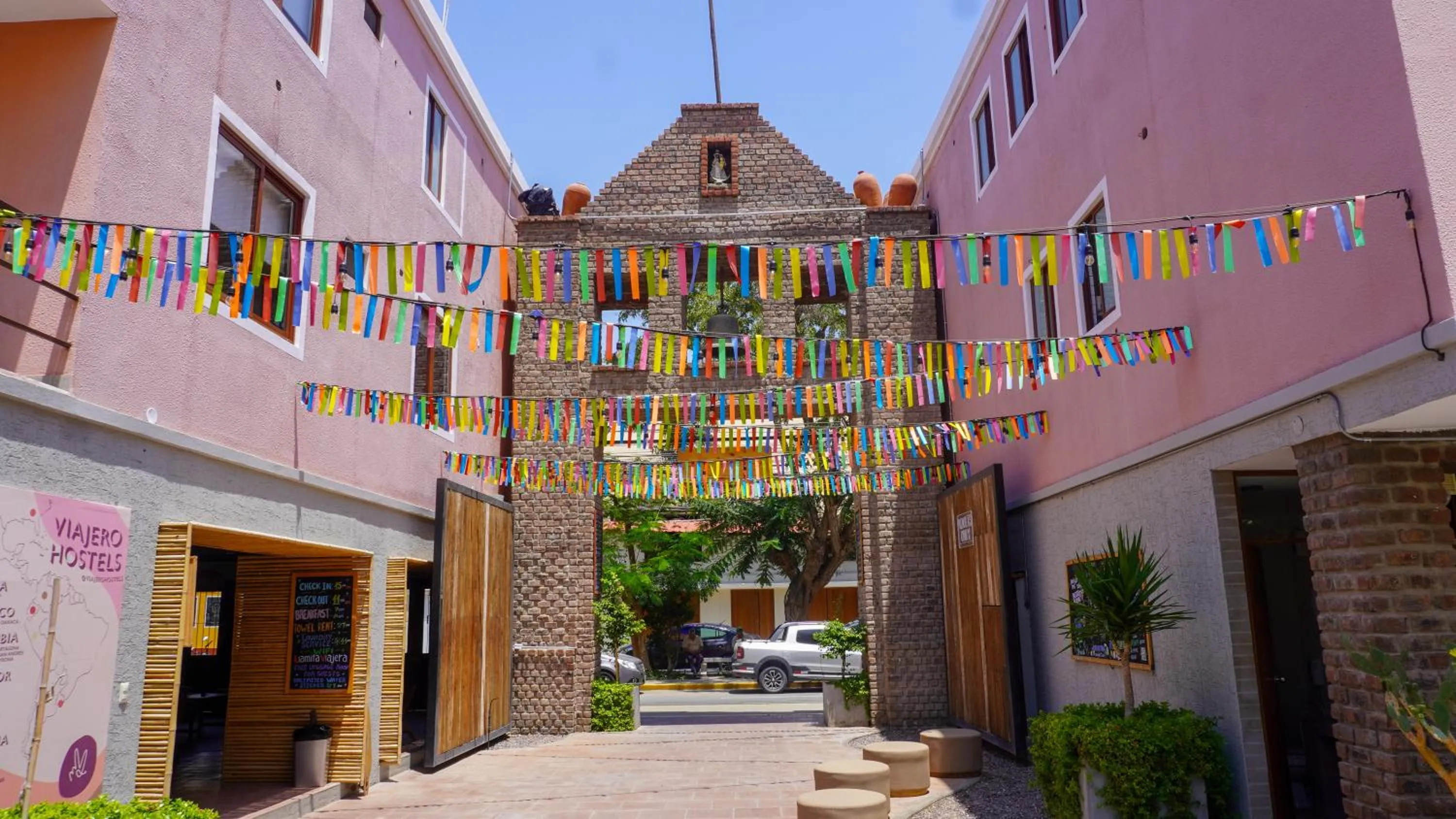 Property building in Viajero Huacachina Hostel