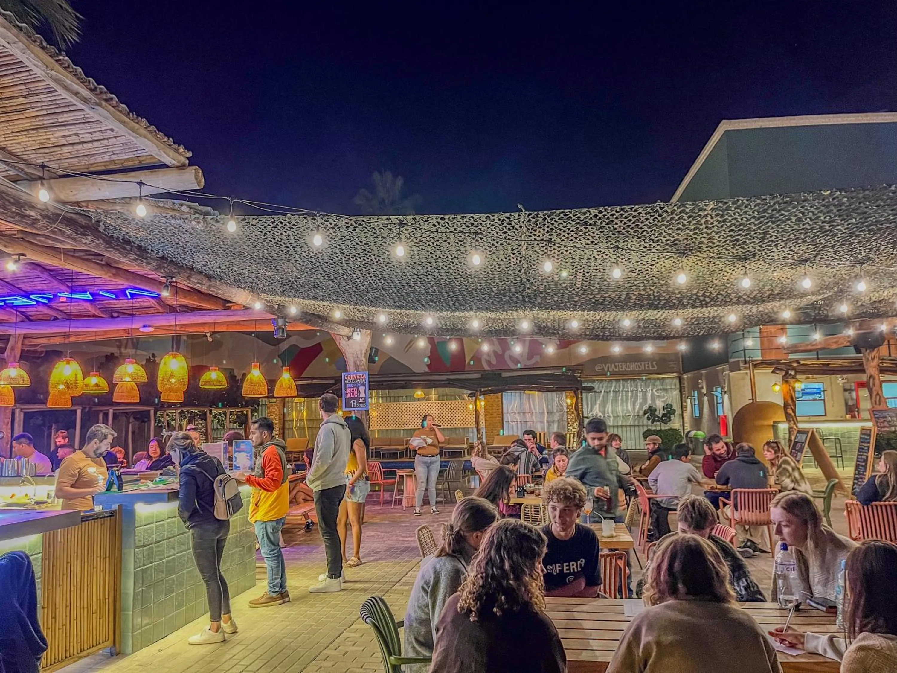 Restaurant/places to eat in Viajero Huacachina Hostel