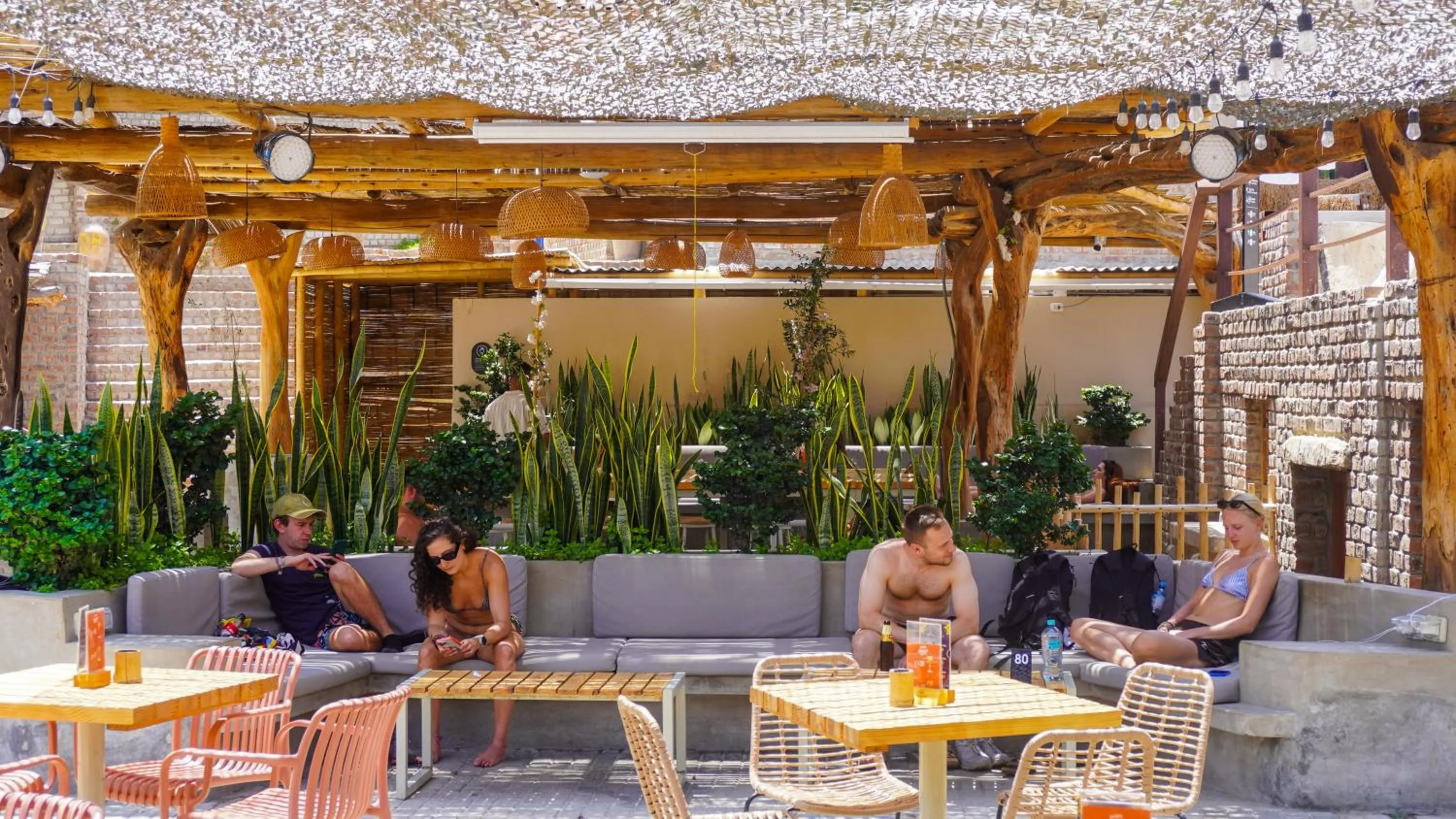 Patio in Viajero Huacachina Hostel