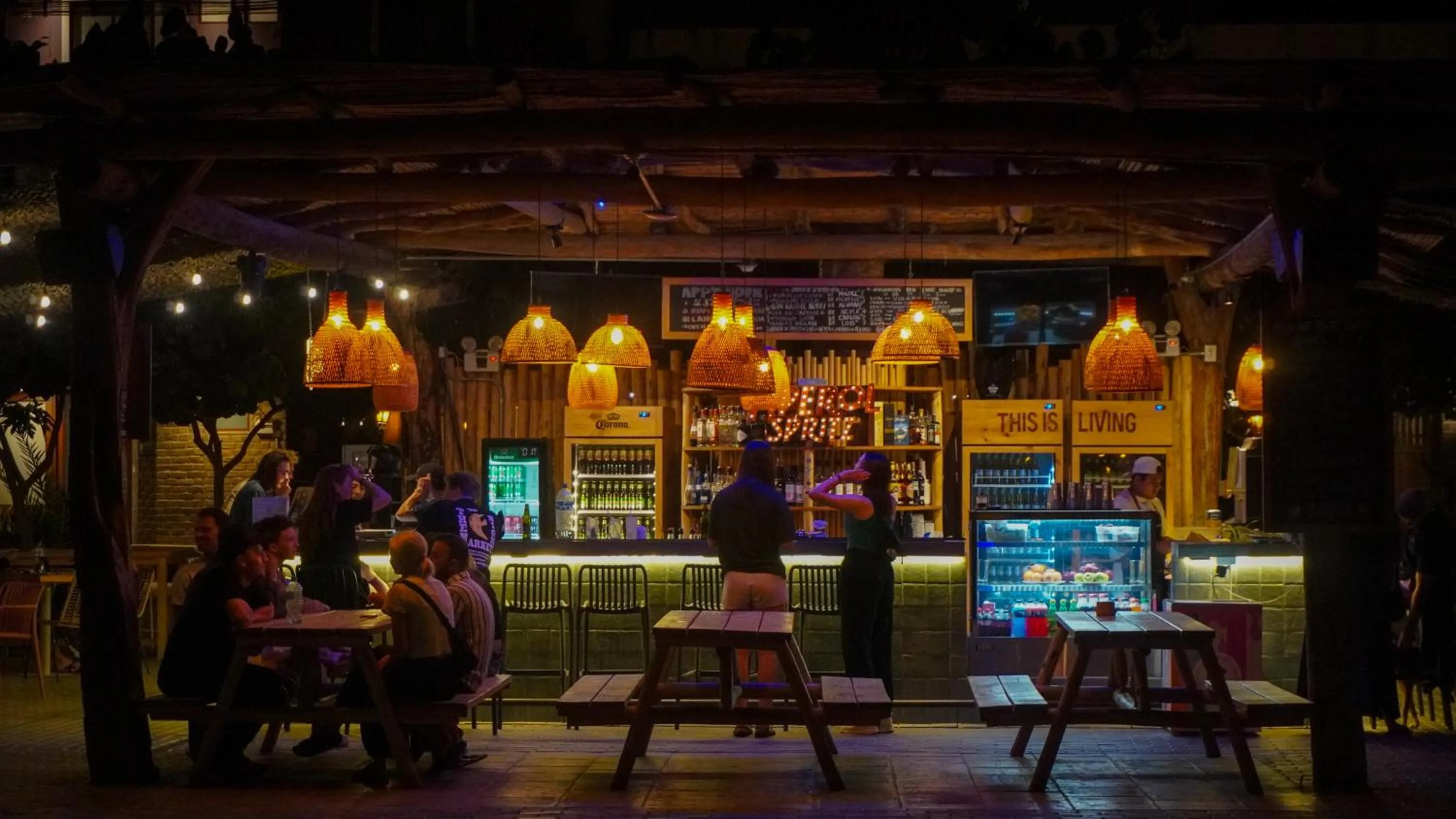 Restaurant/places to eat in Viajero Huacachina Hostel