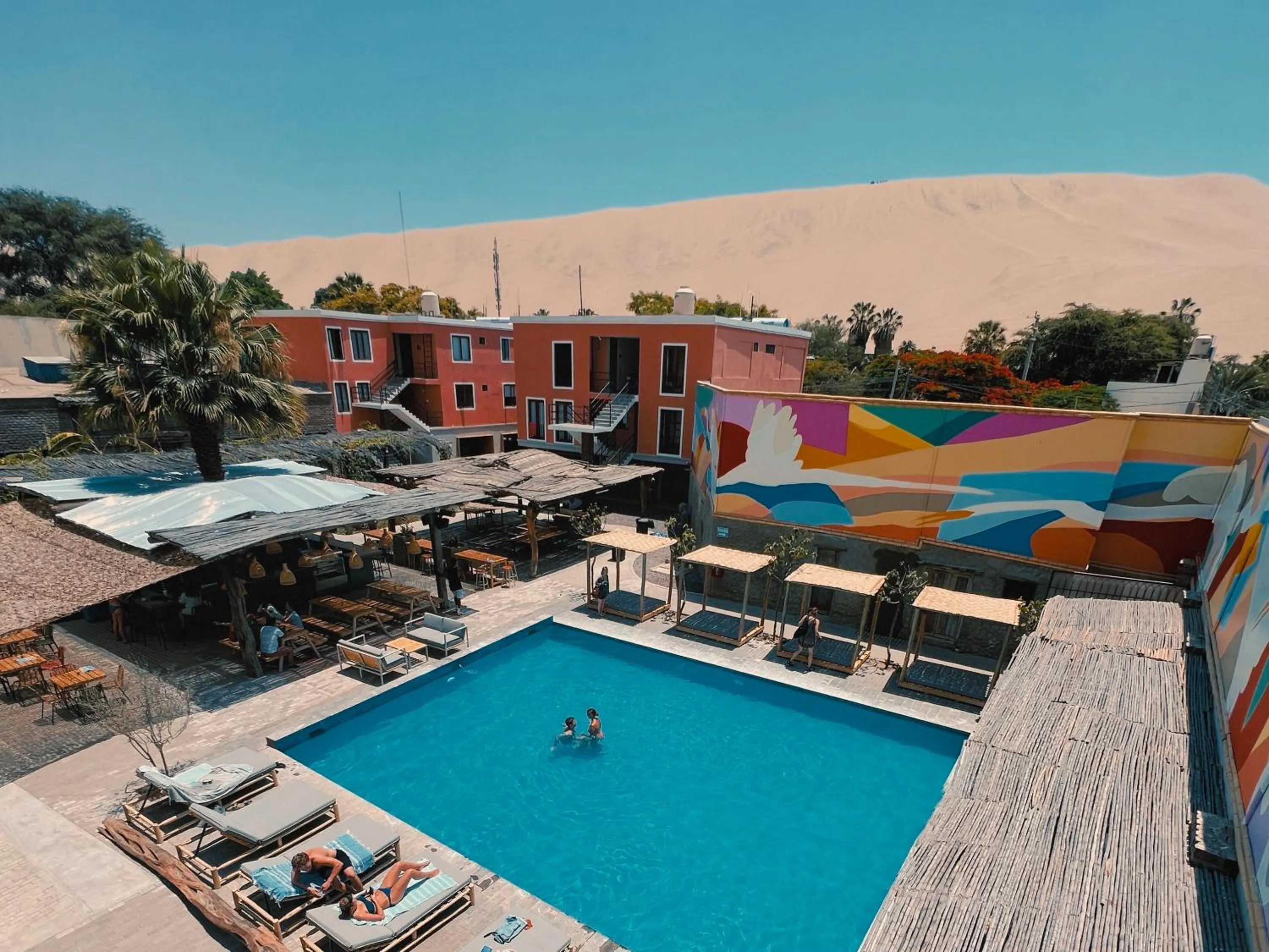 Swimming pool in Viajero Huacachina Hostel