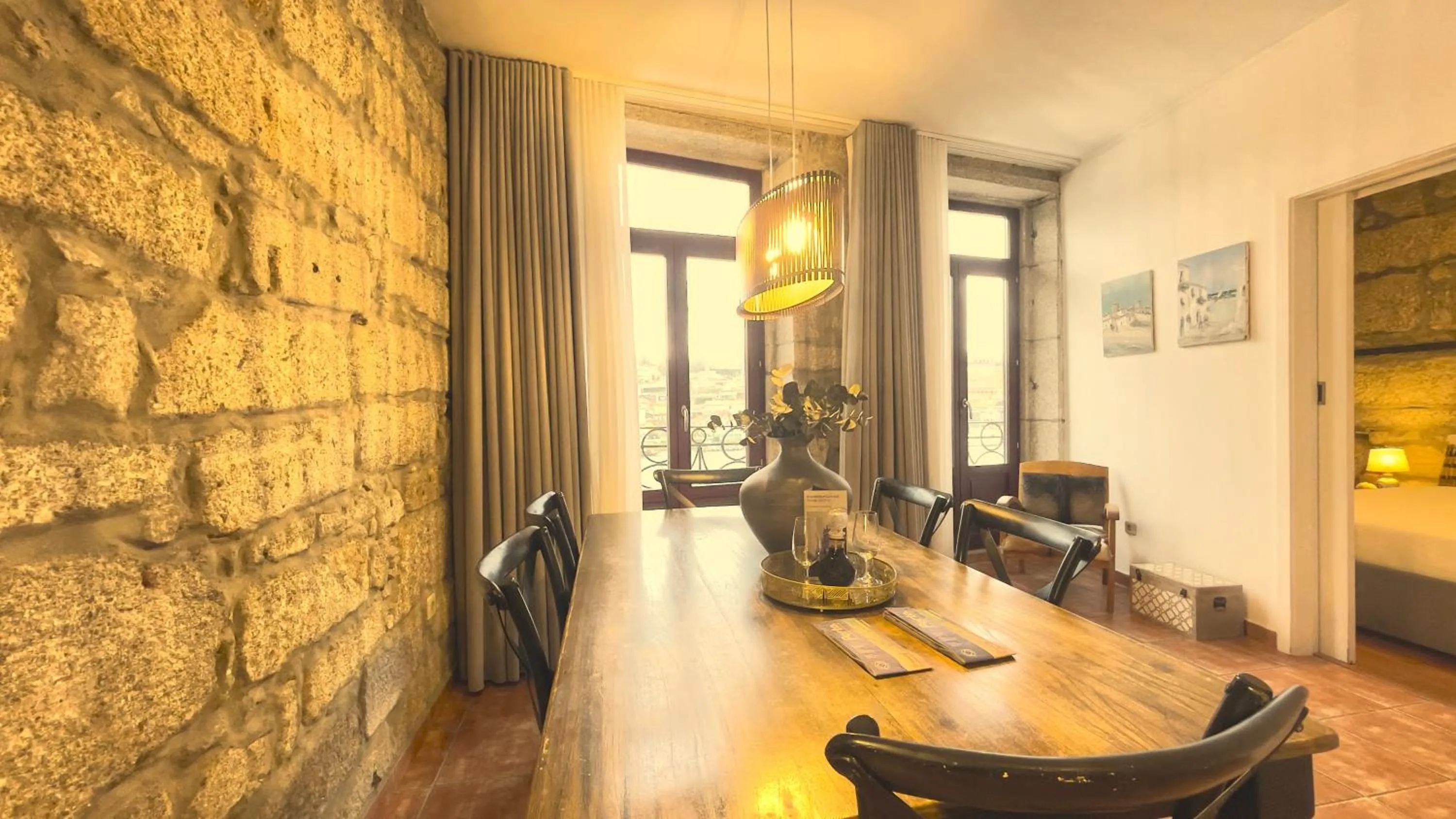 Dining area in RIBEIRA by YoursPorto