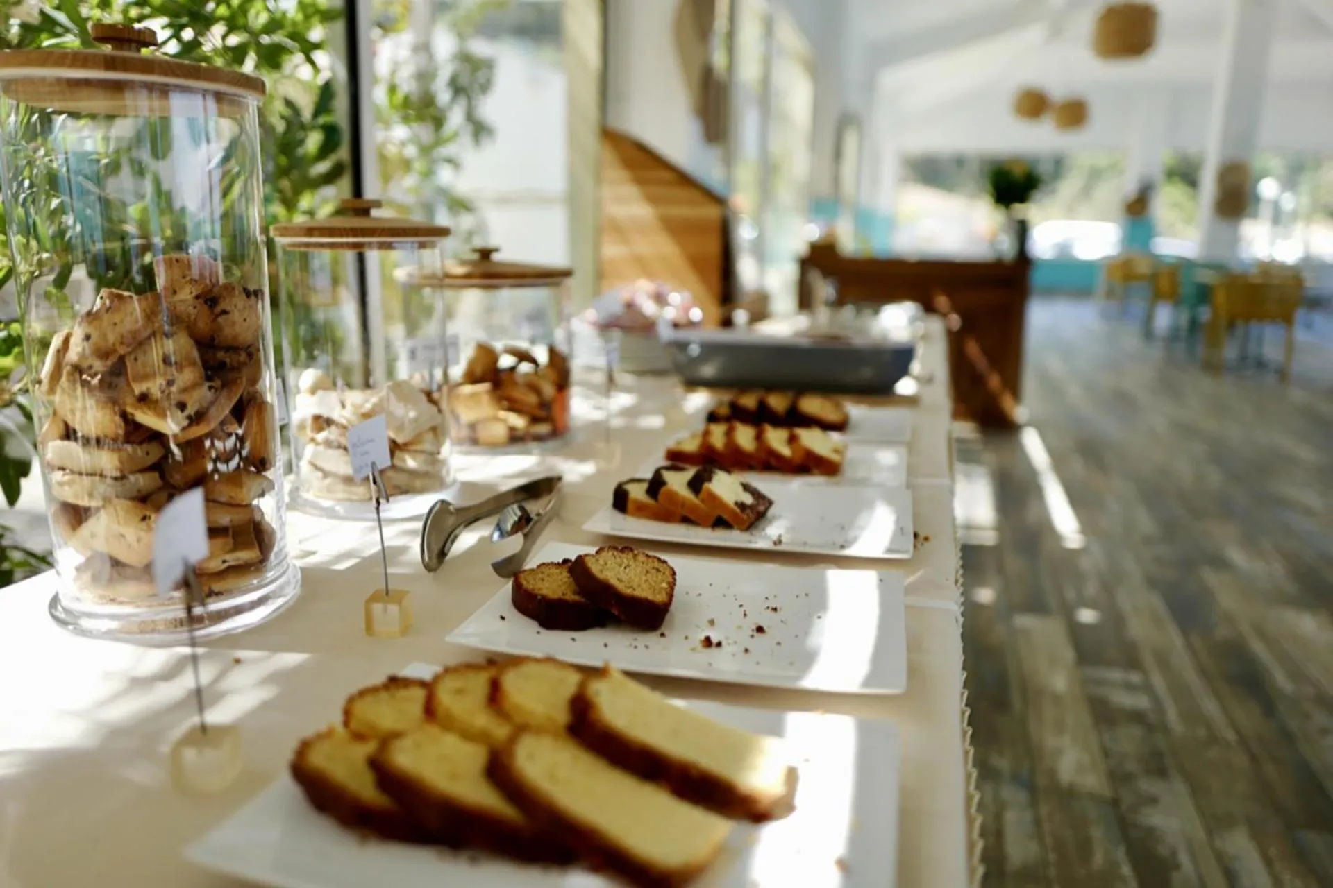 Buffet breakfast in Hôtel Sampiero