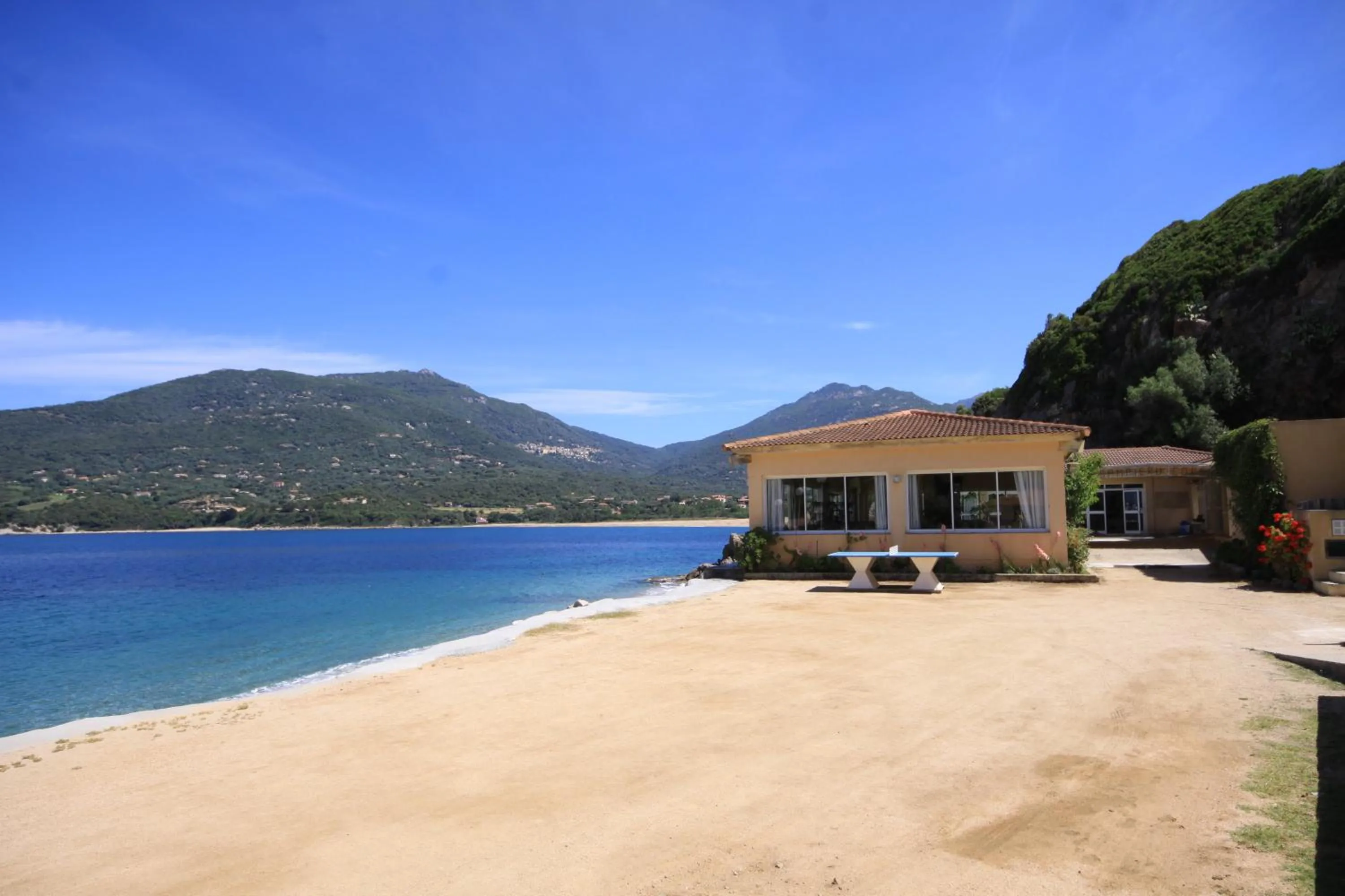 Facade/entrance in Hôtel Sampiero