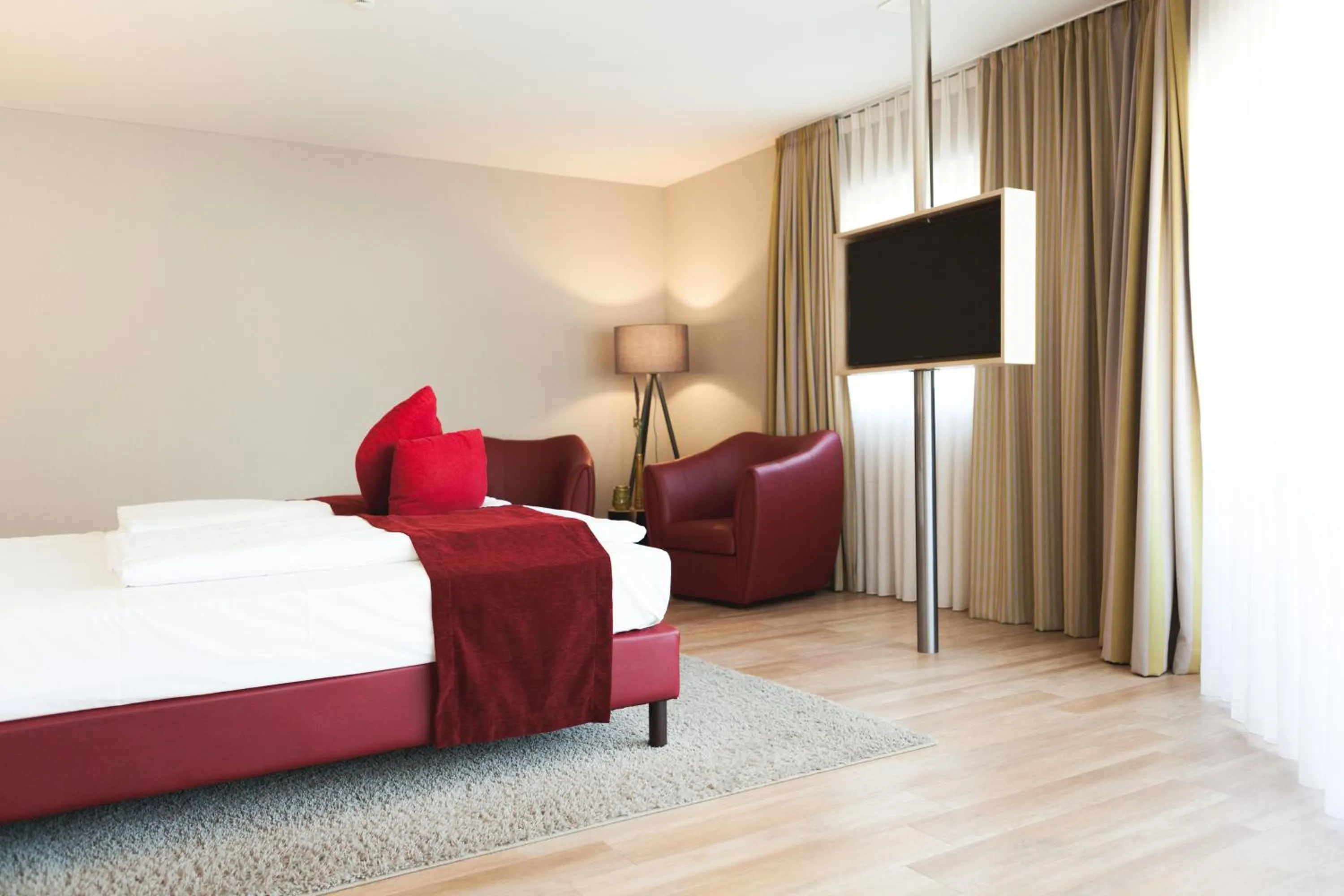 Photo of the whole room, Bed in Weinhotel Kaisergarten