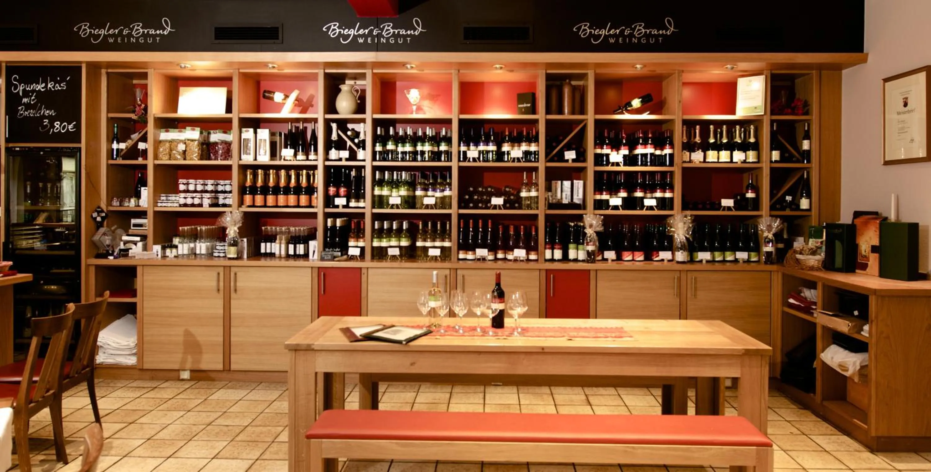 Restaurant/places to eat in Weinhotel Kaisergarten