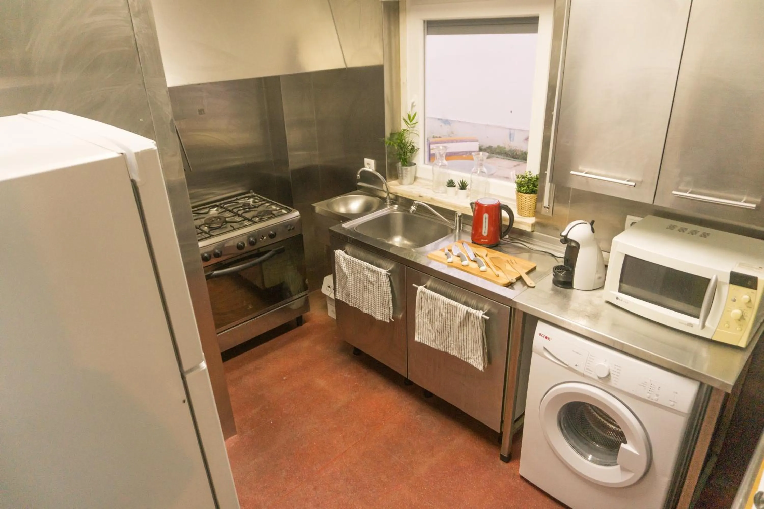 Kitchen or kitchenette in Hospedium Hostel República Surf House