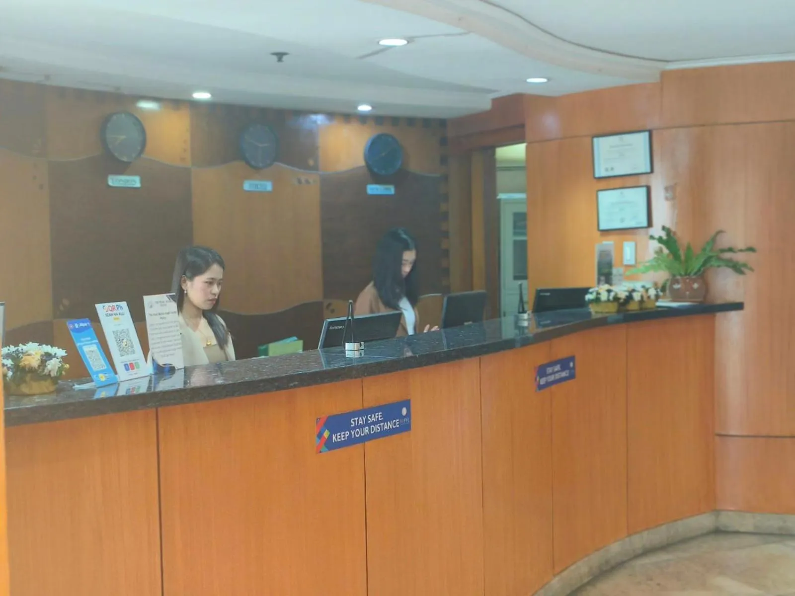 Lobby or reception in Pearl Manila Hotel