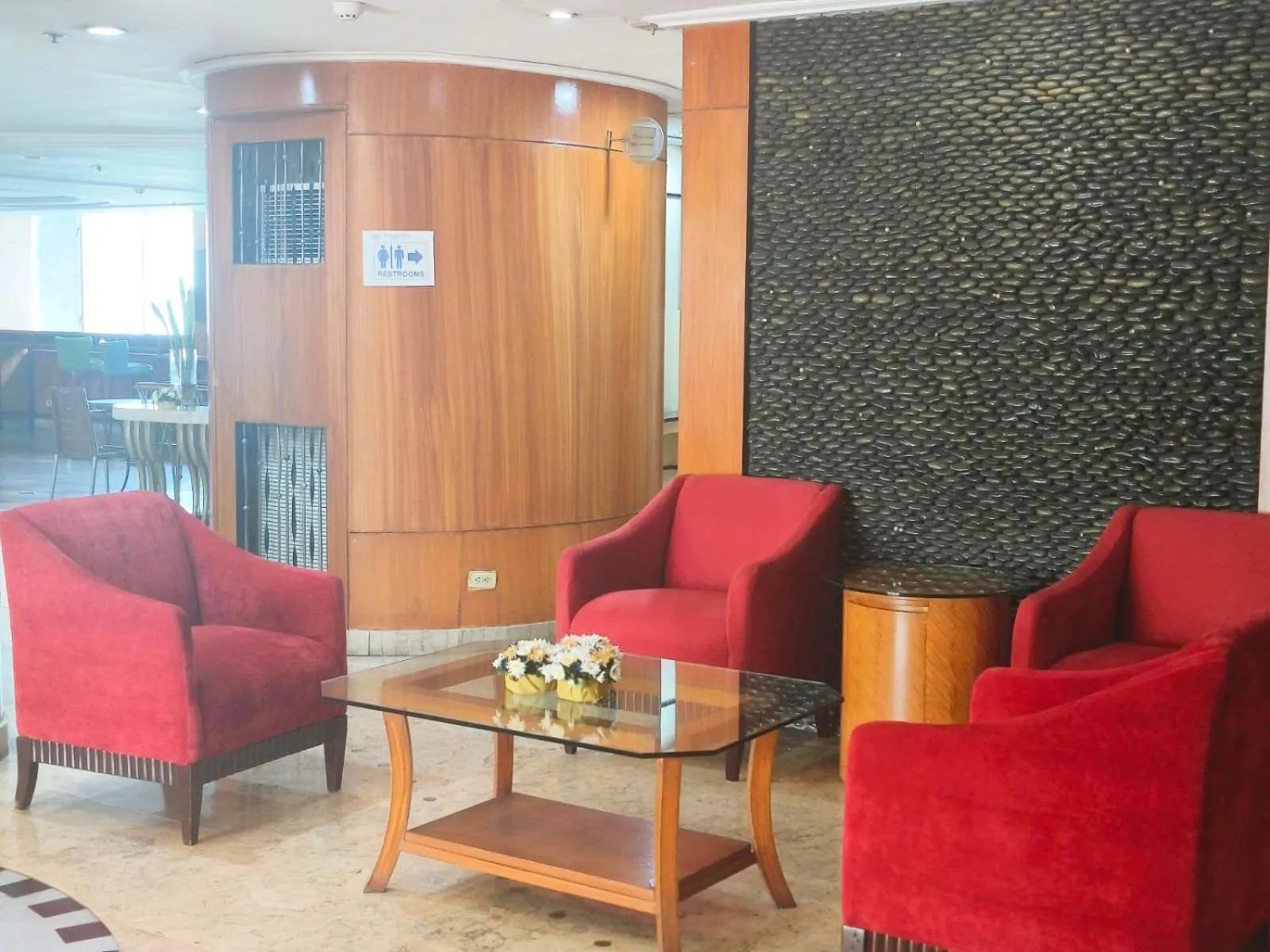 Lobby or reception in Pearl Manila Hotel