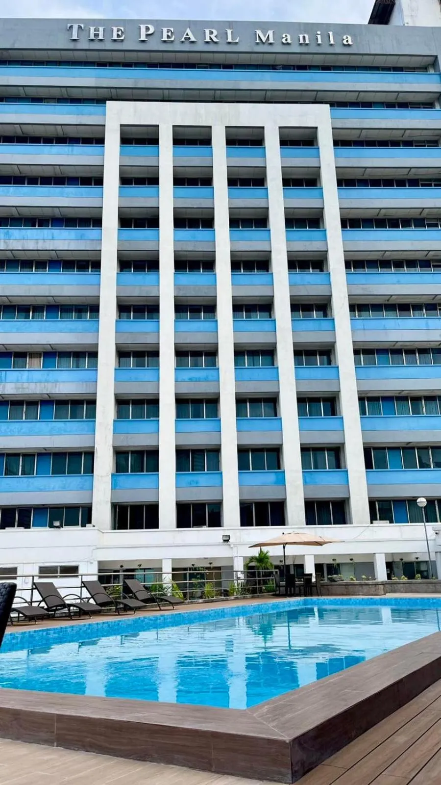 Swimming pool in Pearl Manila Hotel