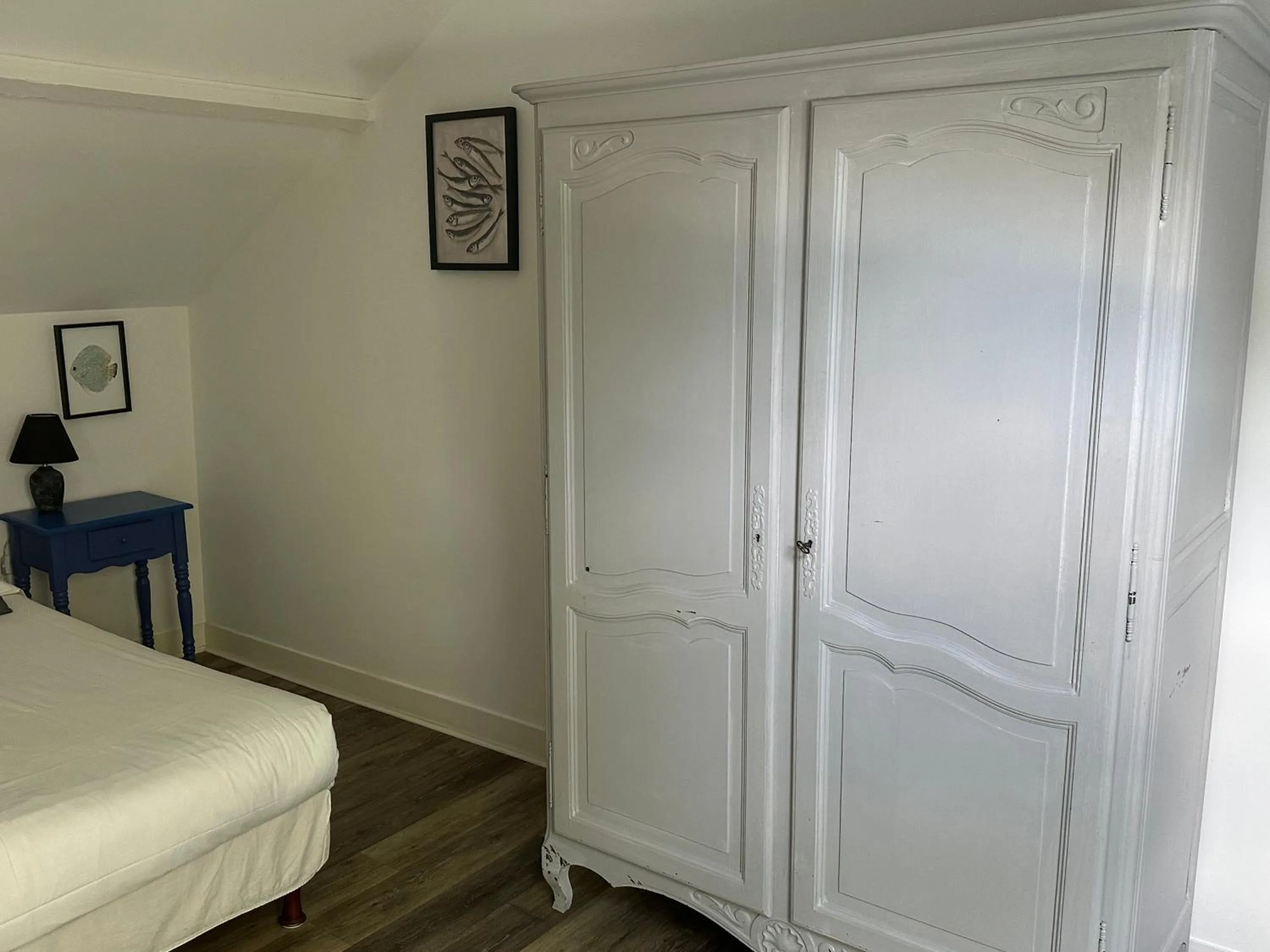 Bed in Logis Hôtel La Demeure du Perron