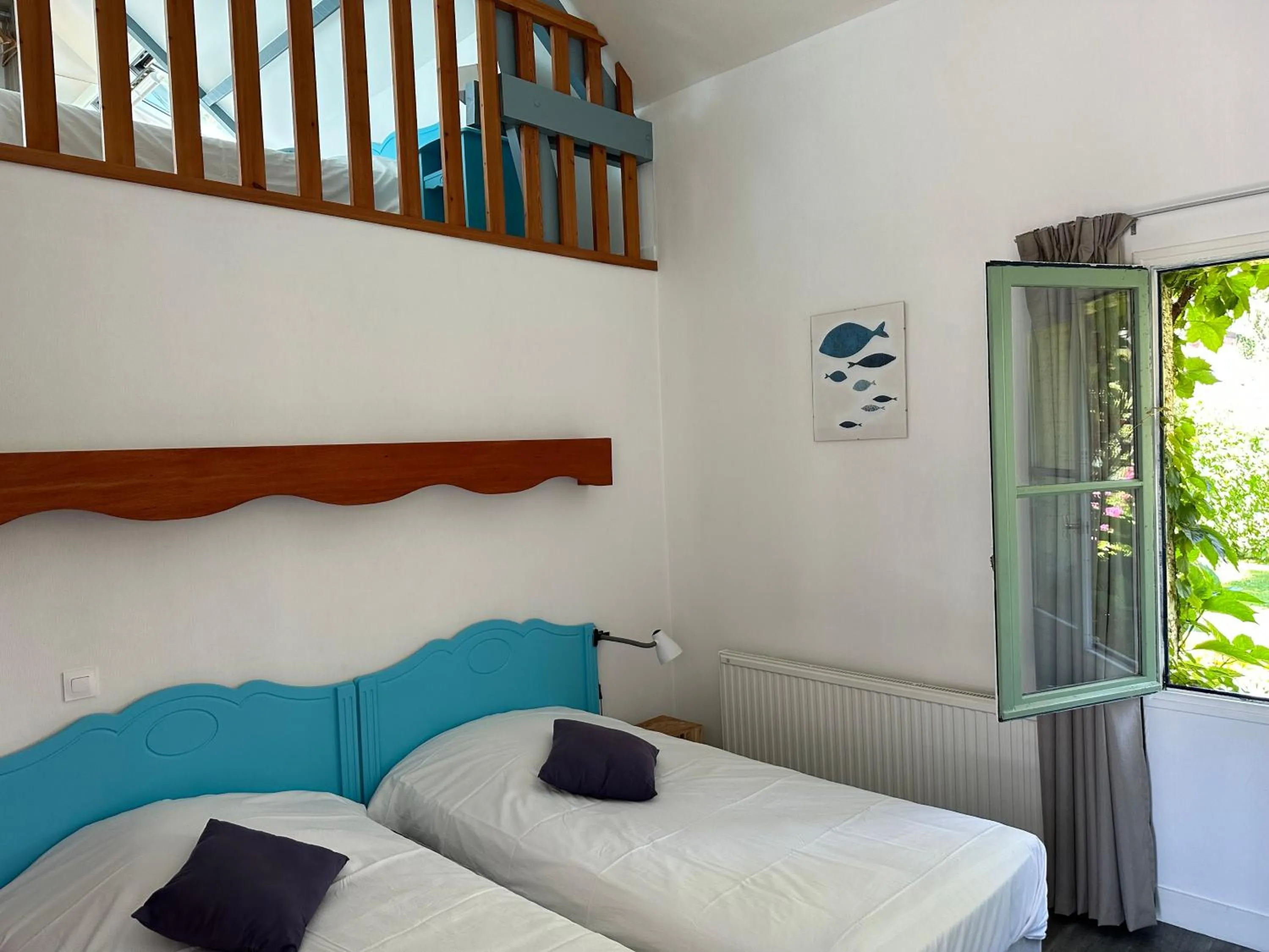 Bed in Logis Hôtel La Demeure du Perron