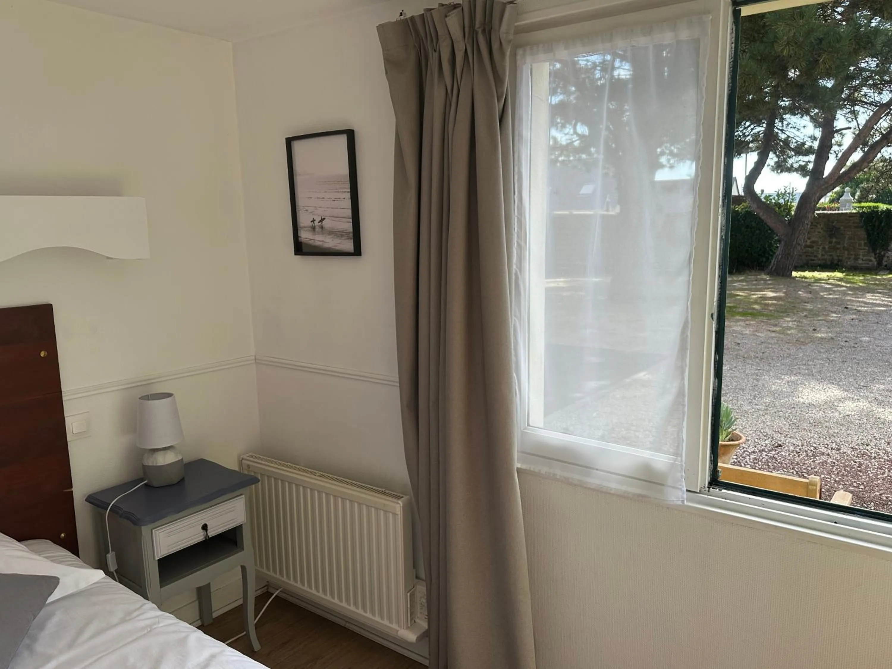 Bed in Logis Hôtel La Demeure du Perron