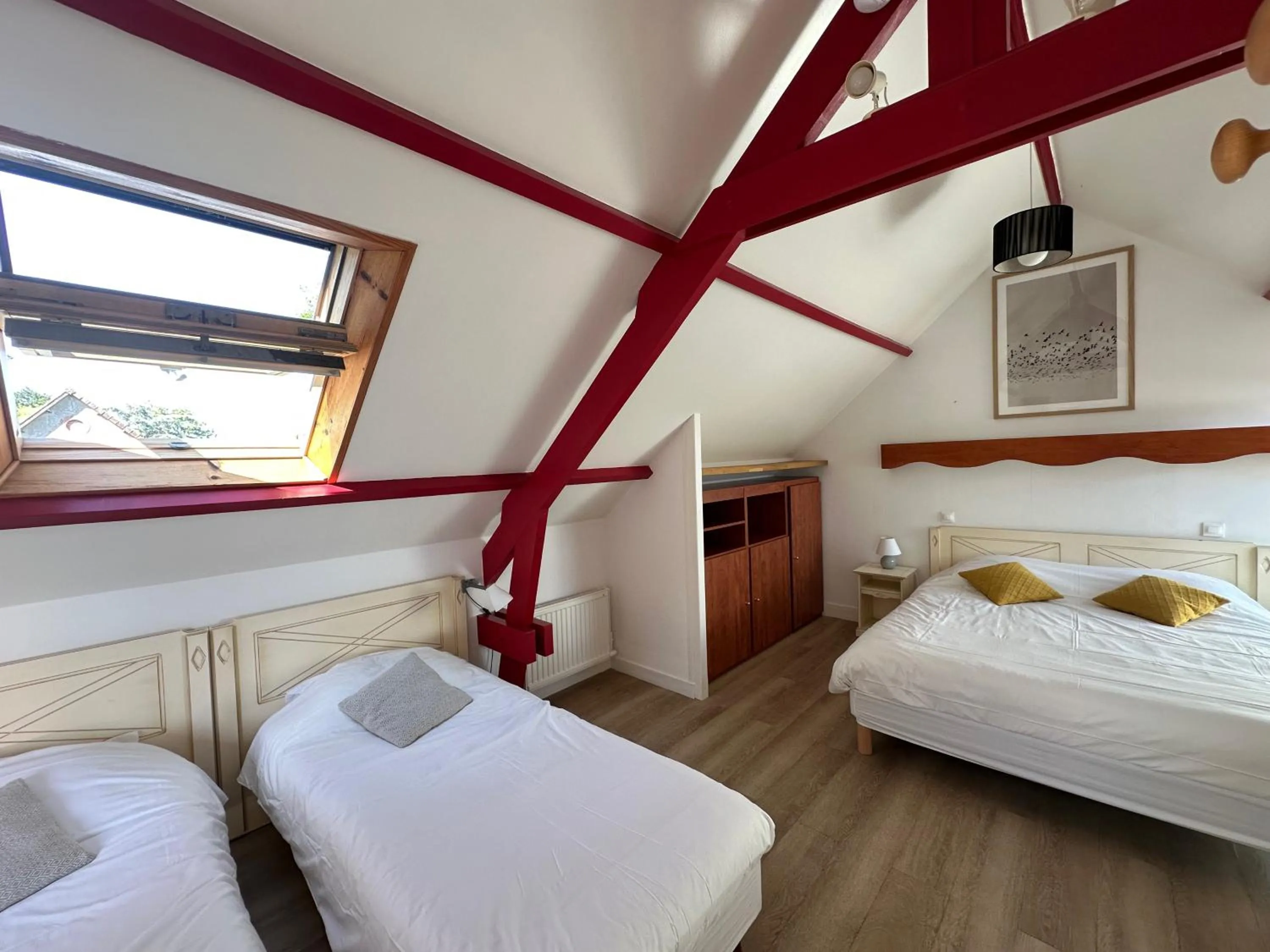 Bed in Logis Hôtel La Demeure du Perron